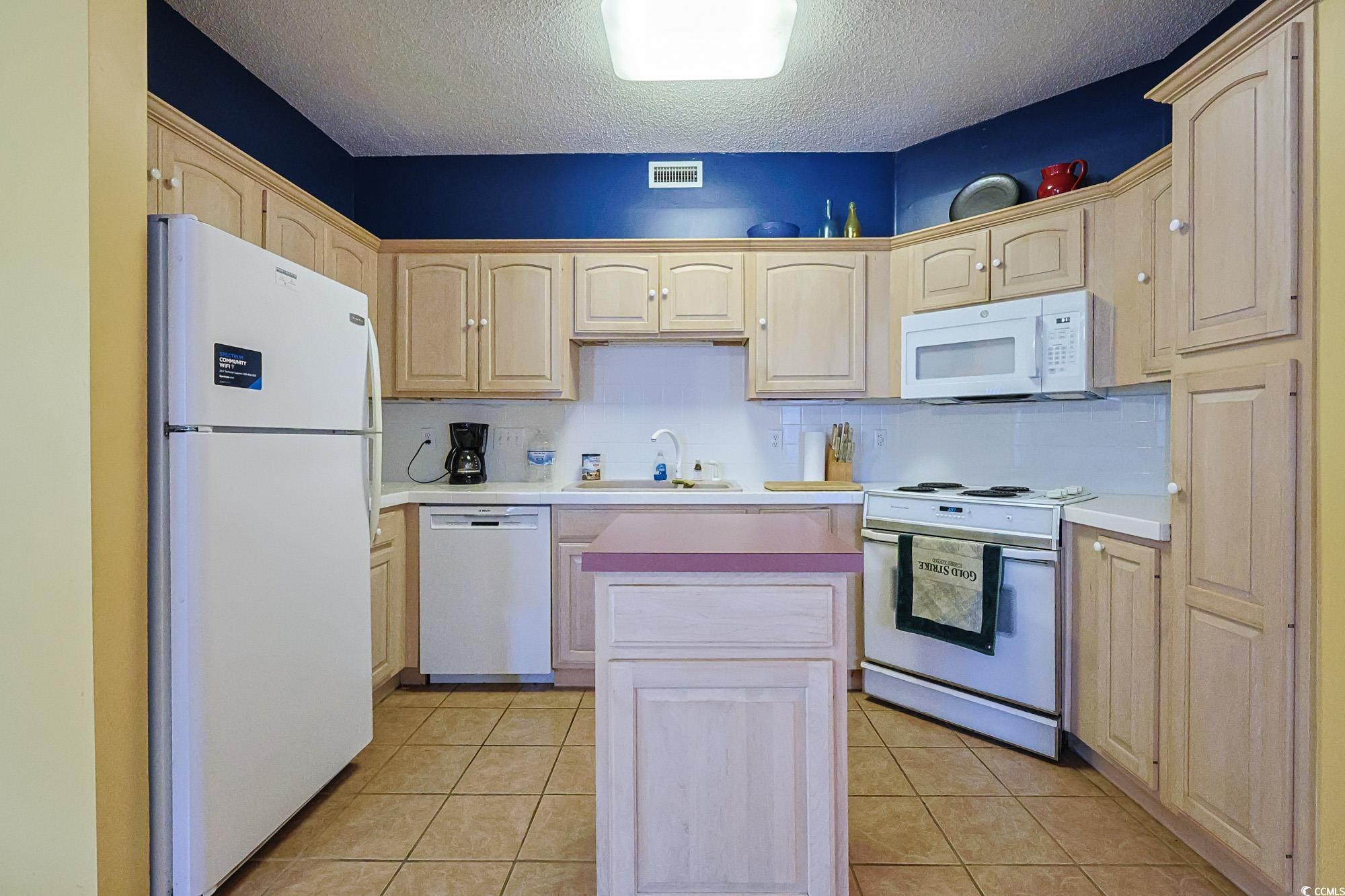 2302 Sweetwater Blvd. Property Photo 10