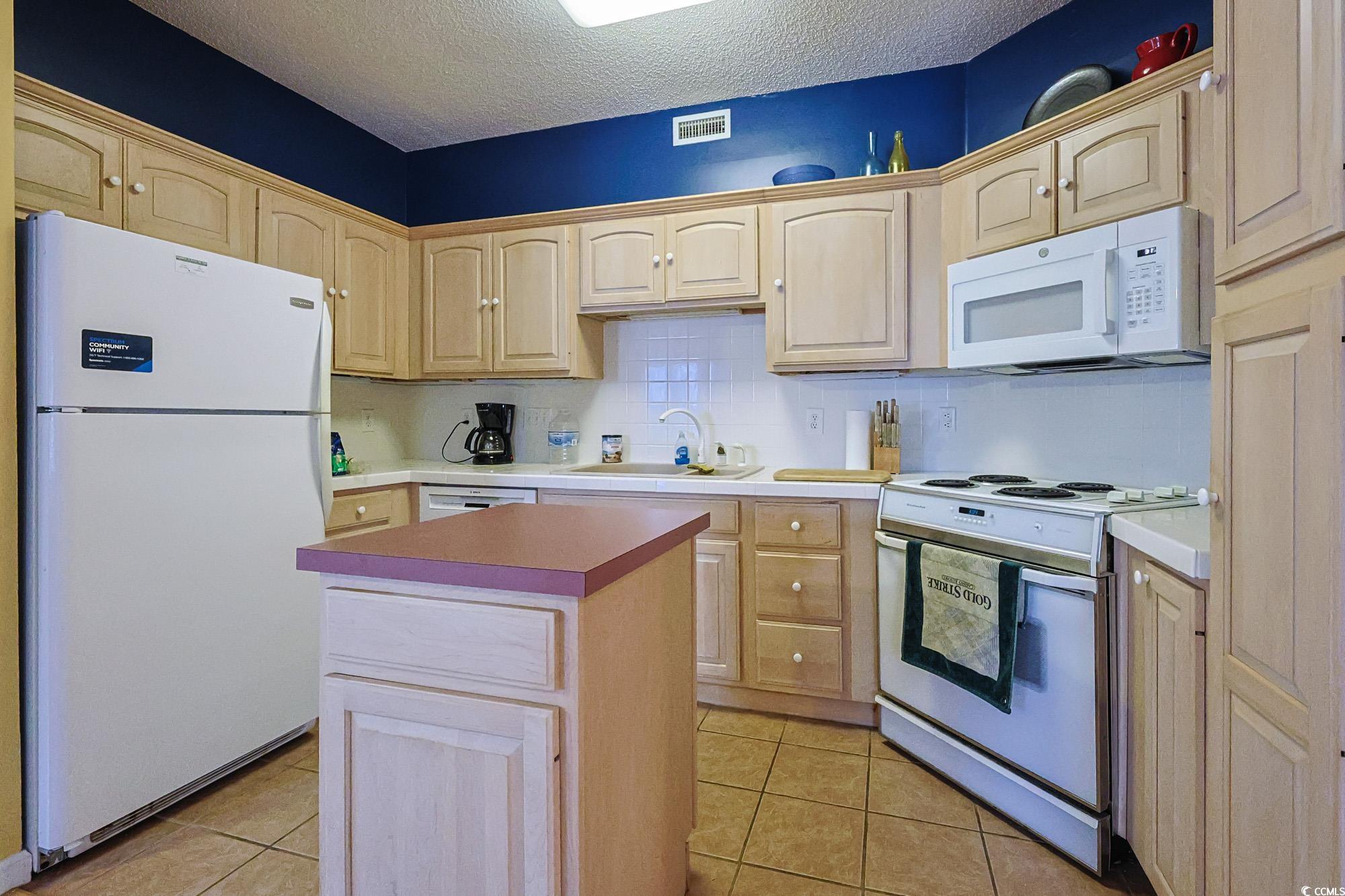 2302 Sweetwater Blvd. Property Photo 11
