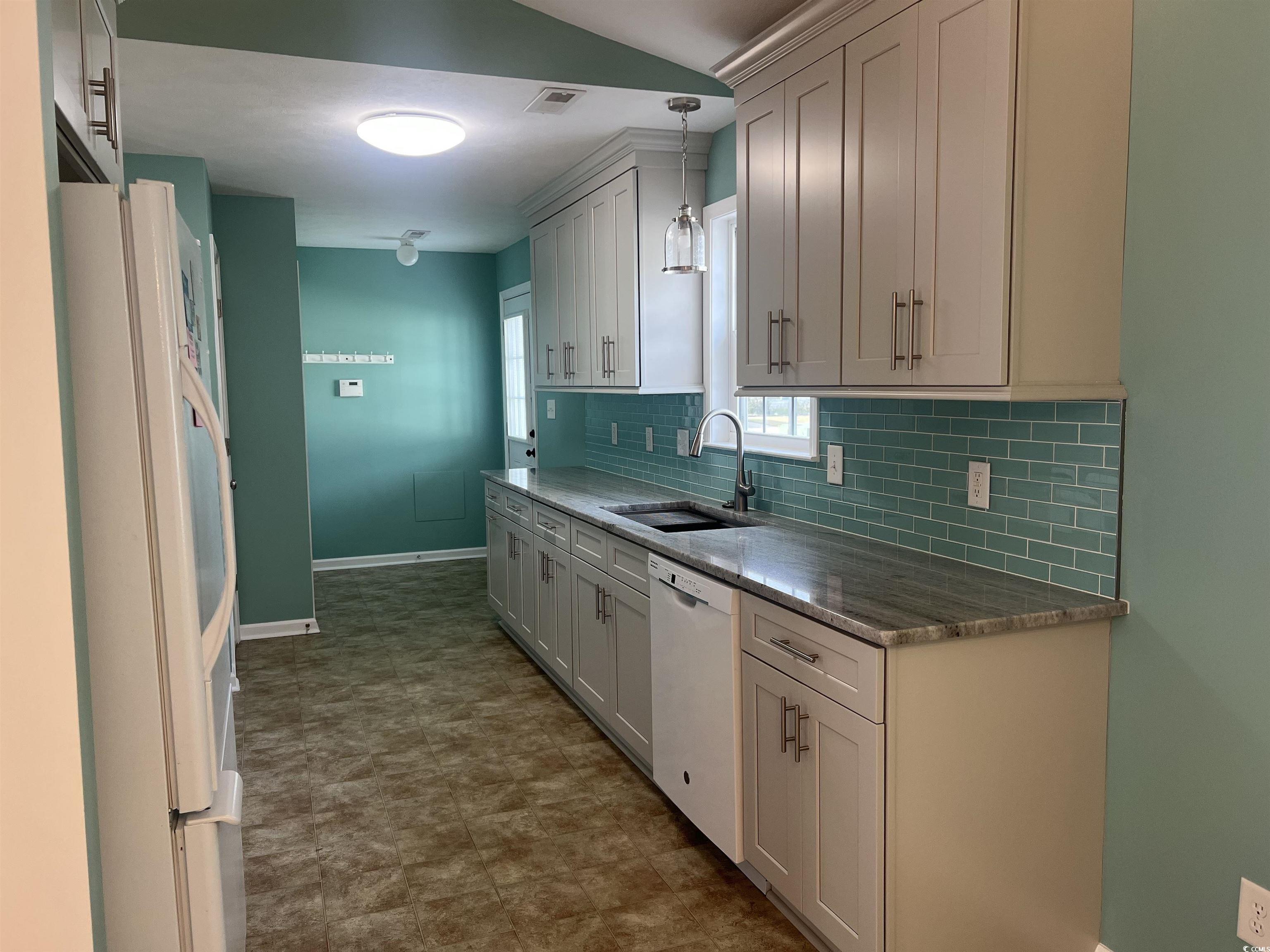 454 Sean River Rd. Property Photo 6