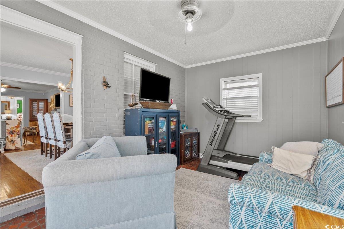 917 N Main St. Property Photo 27