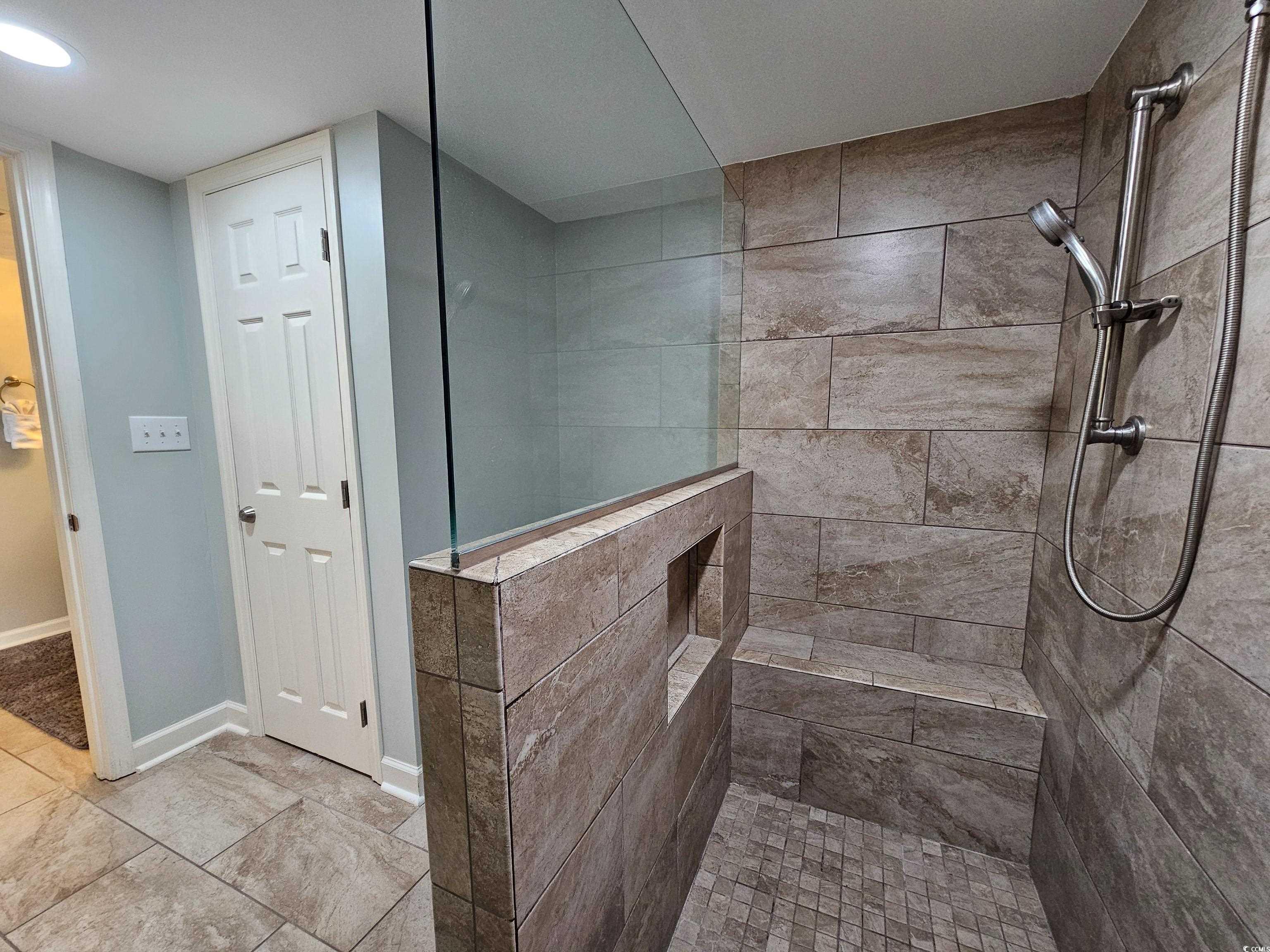 8560 Queensway Blvd. Property Photo 28
