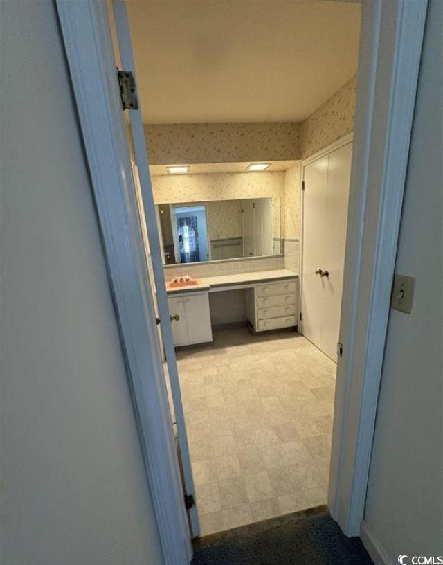 1600 Maple Dr. Property Photo 7