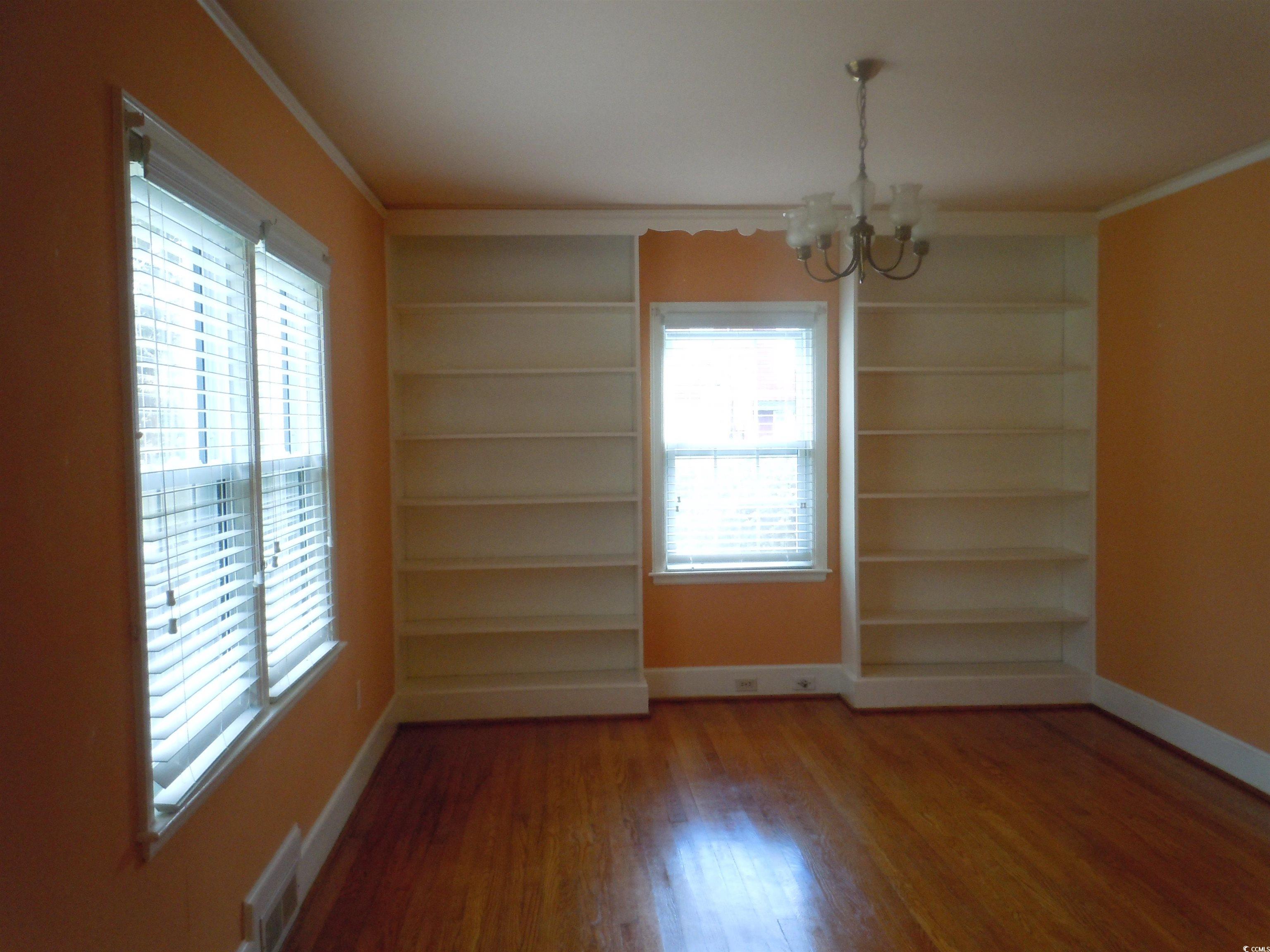 110 E Bell St. Property Photo 6