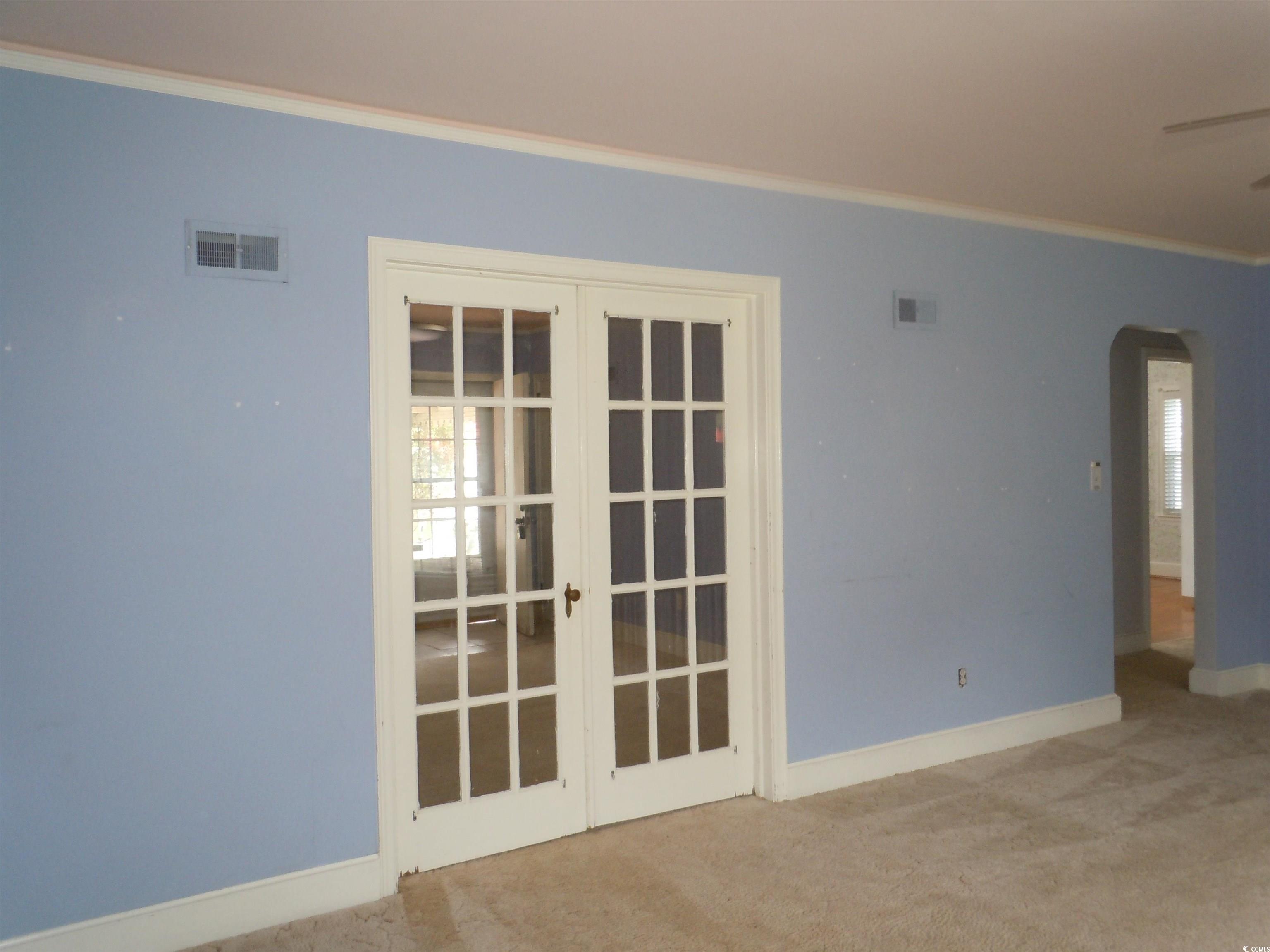 110 E Bell St. Property Photo 9