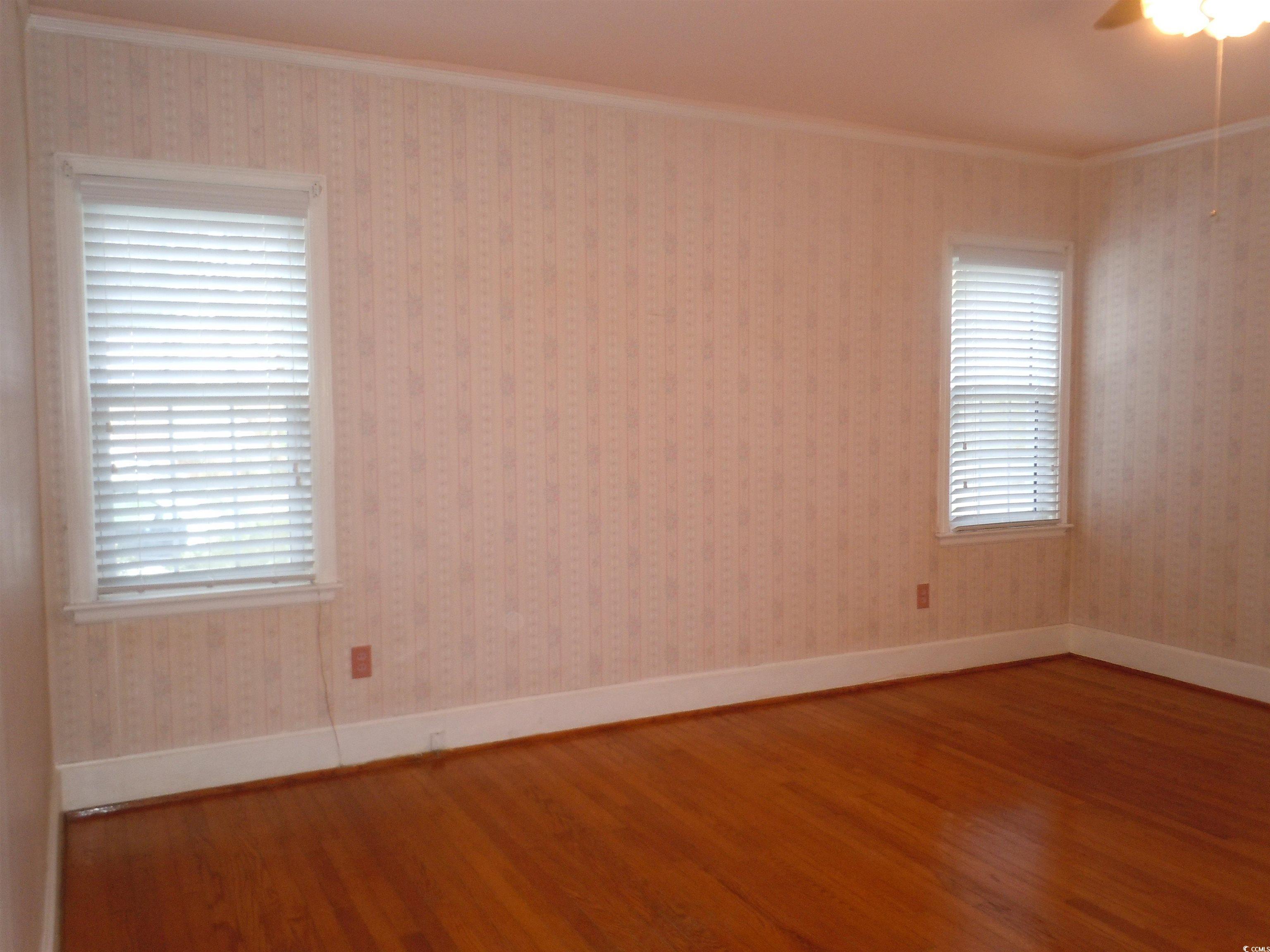 110 E Bell St. Property Photo 11