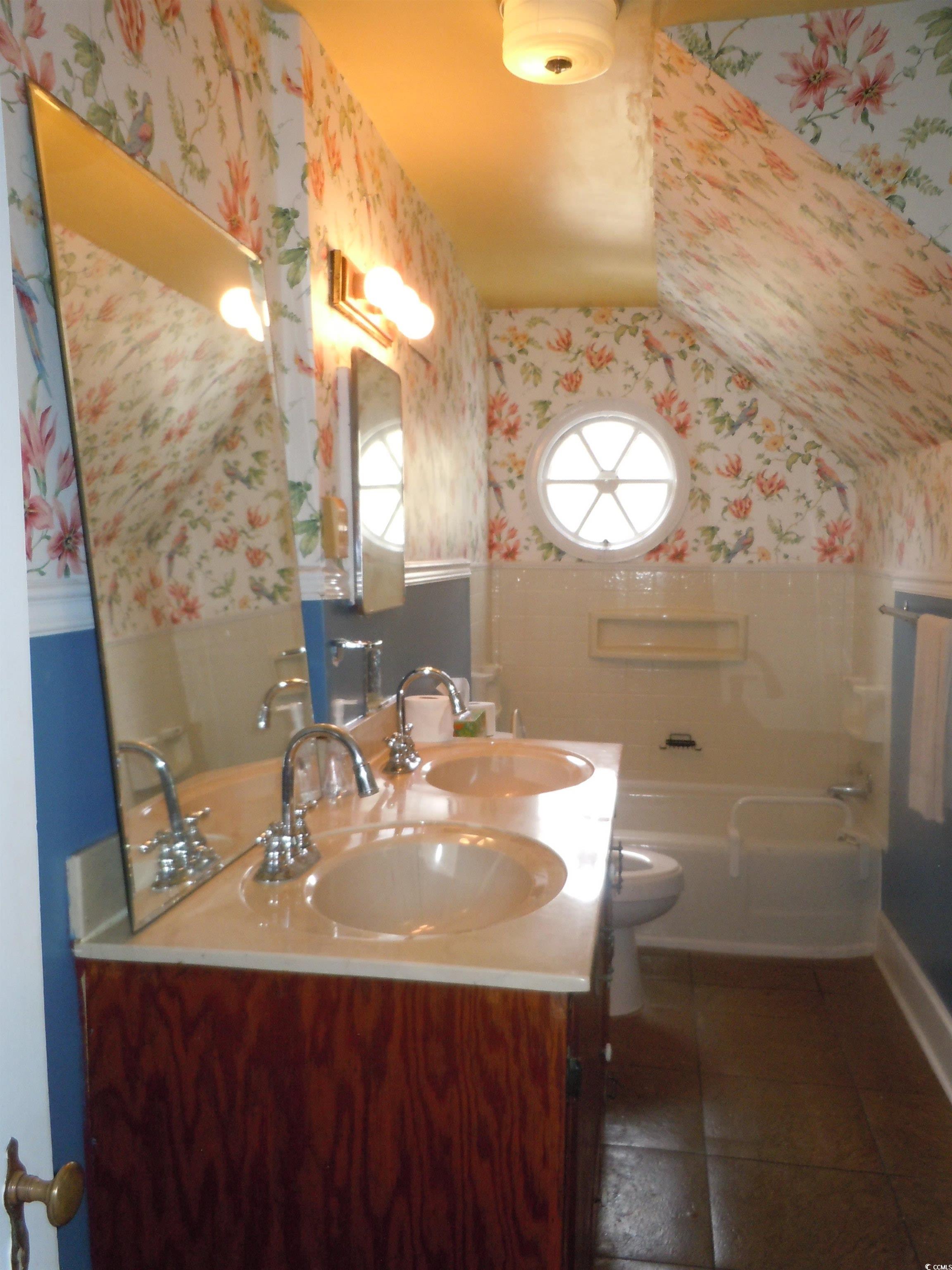 110 E Bell St. Property Photo 21