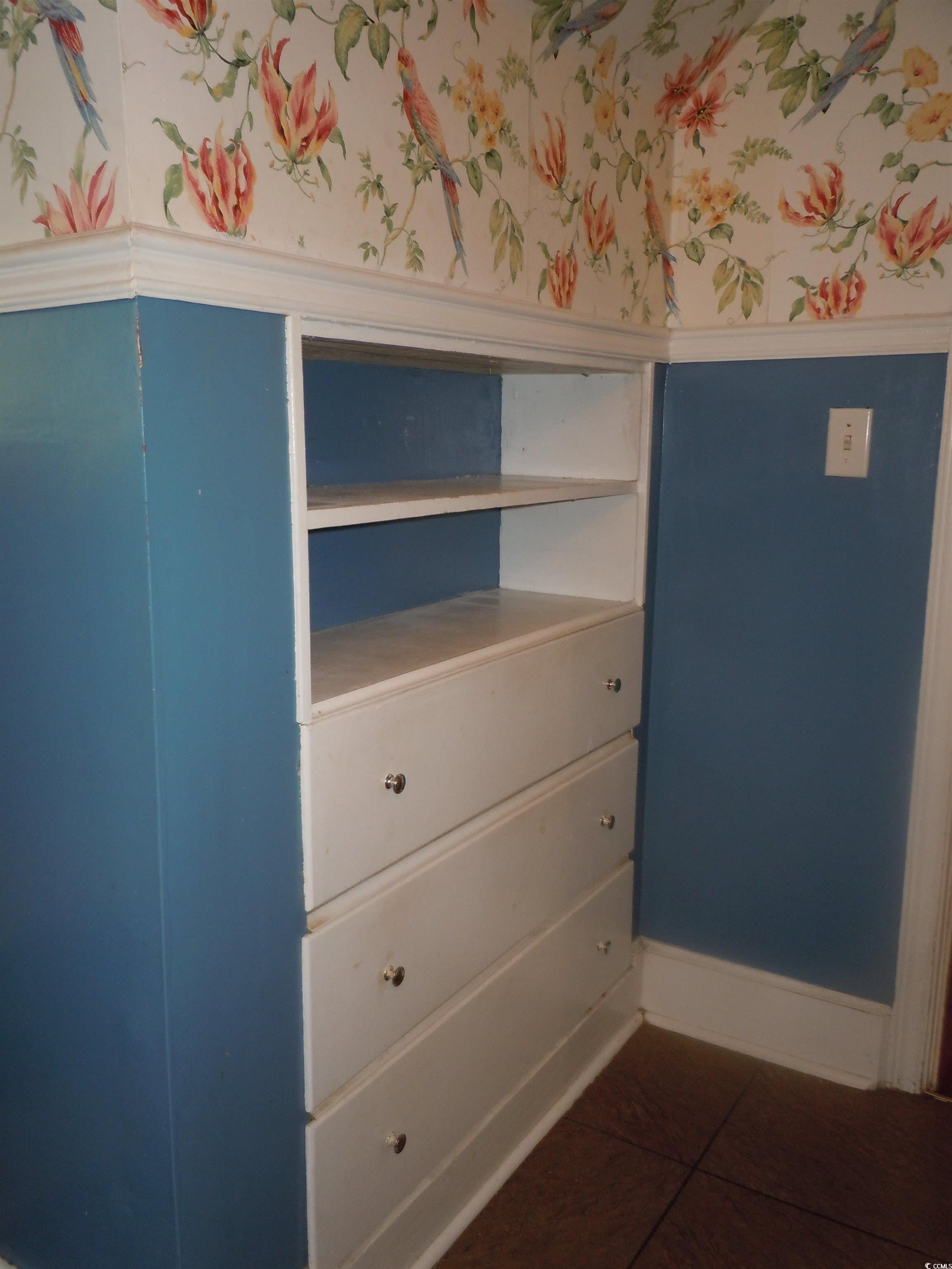 110 E Bell St. Property Photo 22