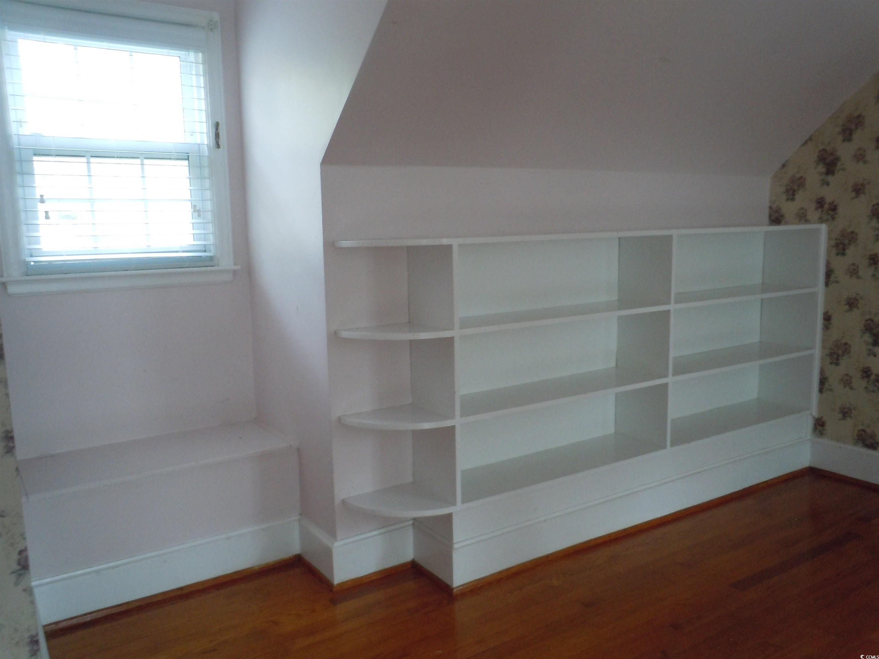 110 E Bell St. Property Photo 23