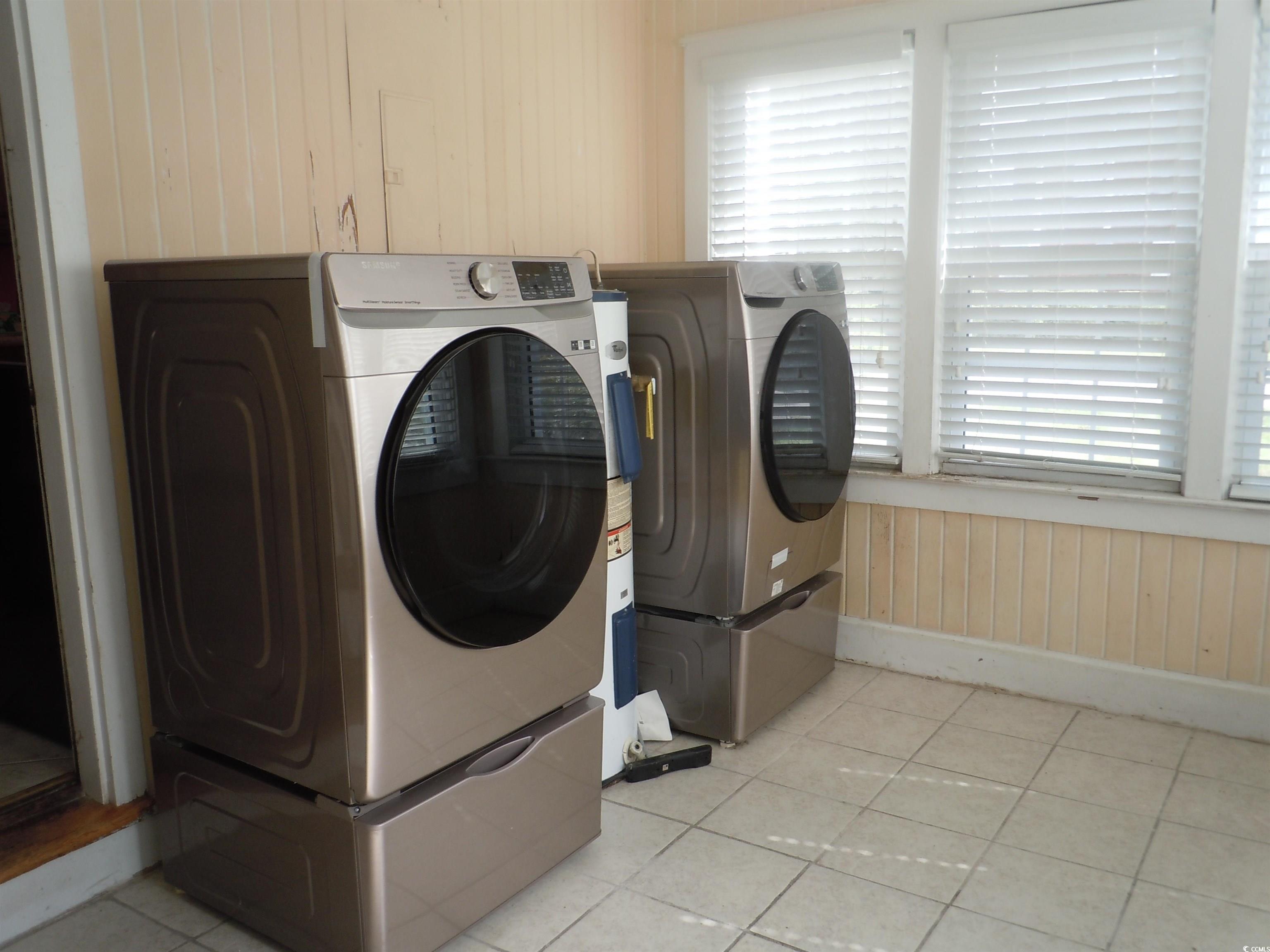 110 E Bell St. Property Photo 27