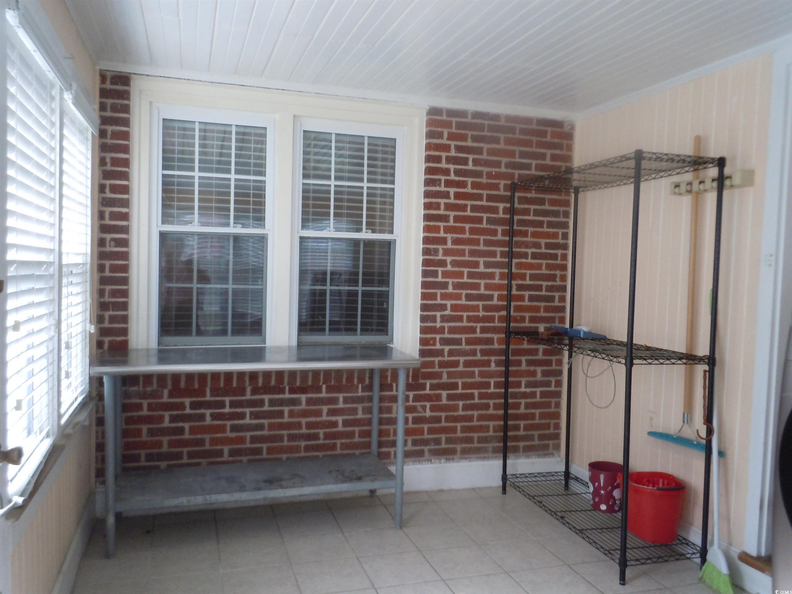 110 E Bell St. Property Photo 28