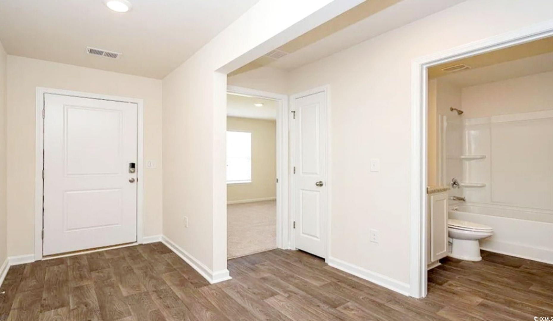 869 Twickenham Loop Property Photo 3