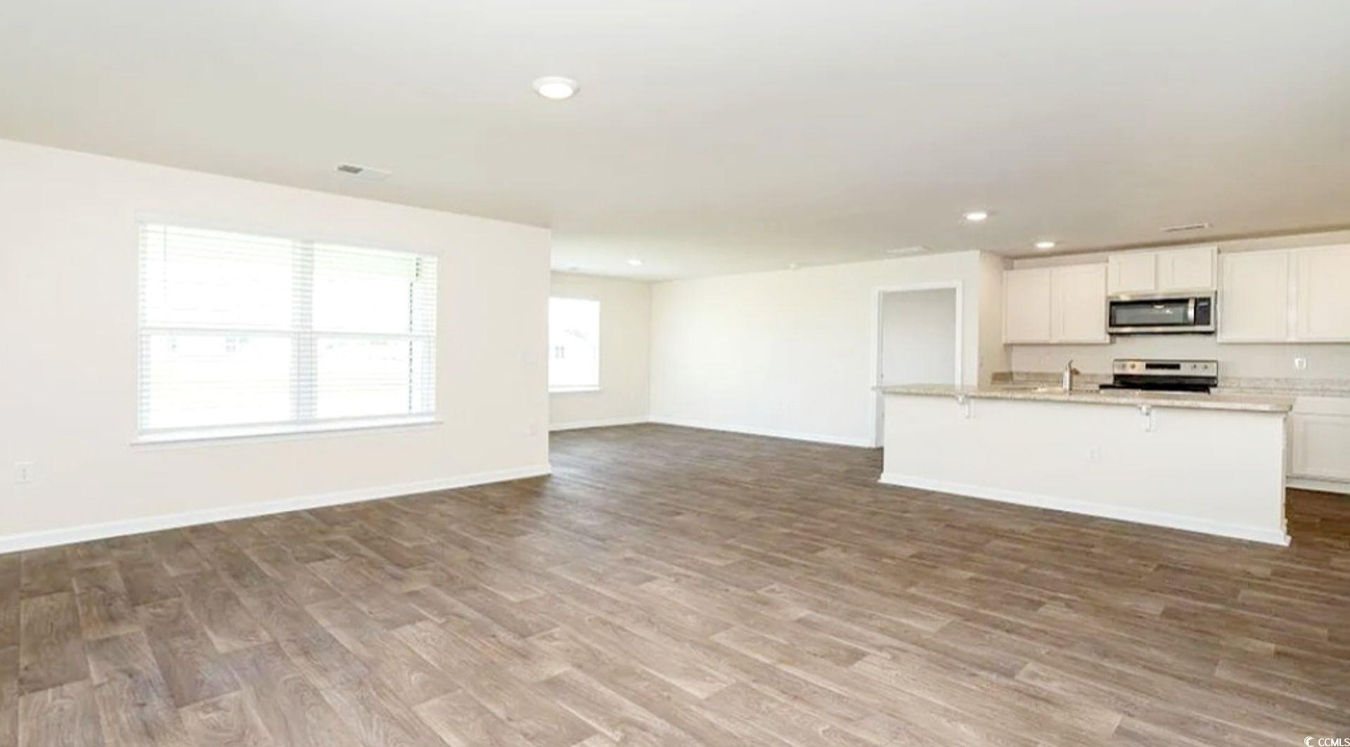 869 Twickenham Loop Property Photo 5