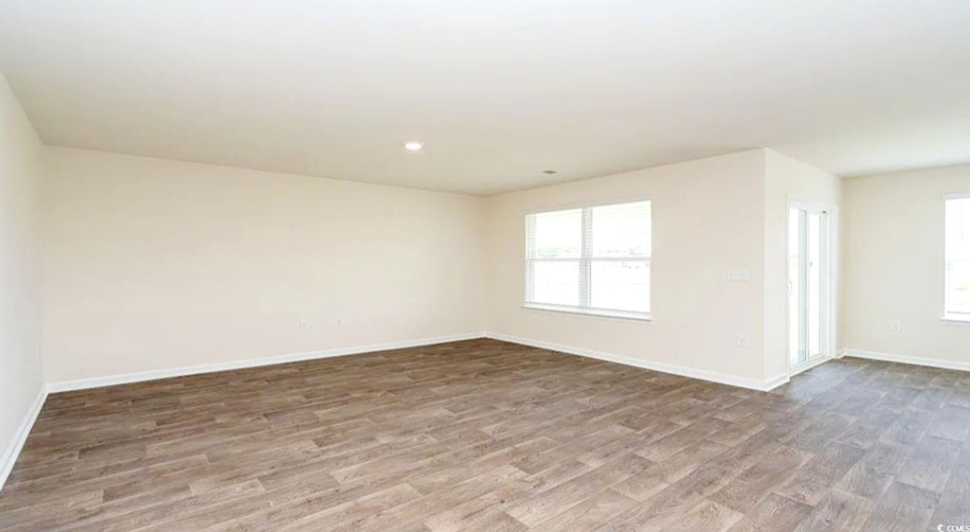 869 Twickenham Loop Property Photo 6