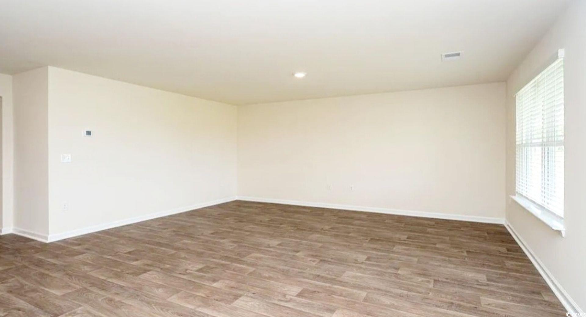 869 Twickenham Loop Property Photo 7