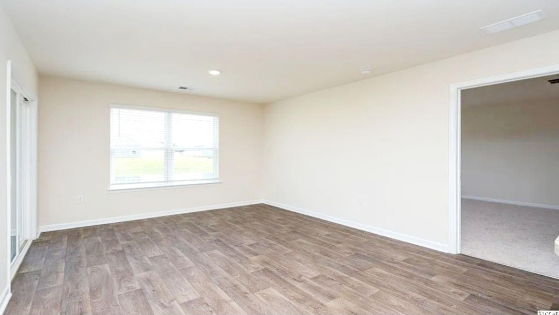 869 Twickenham Loop Property Photo 8