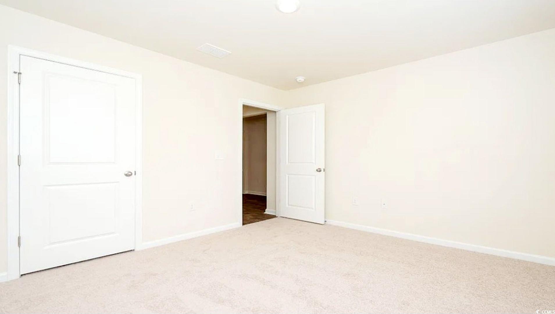 869 Twickenham Loop Property Photo 9