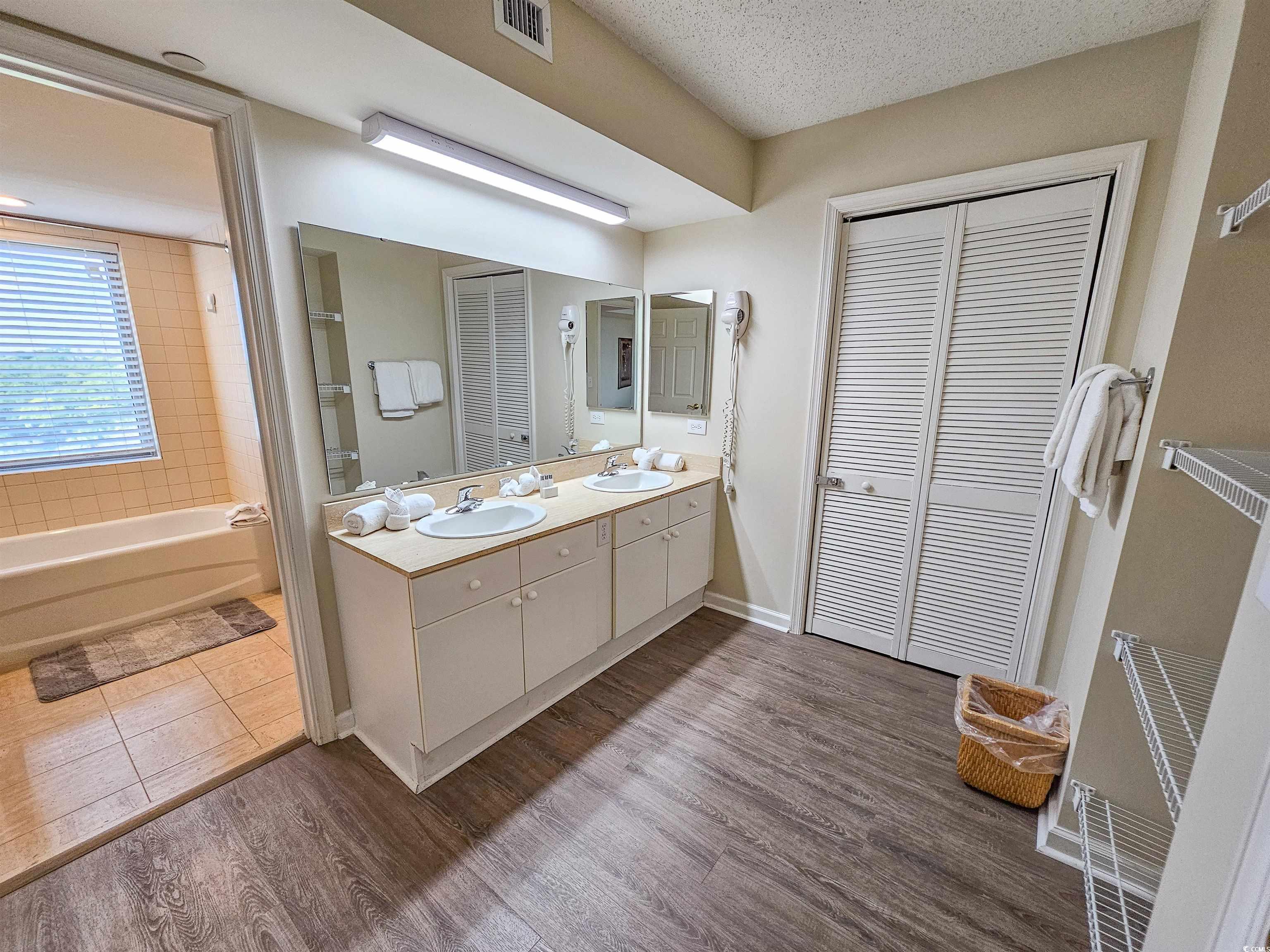 8560 Queensway Blvd. Property Photo 27