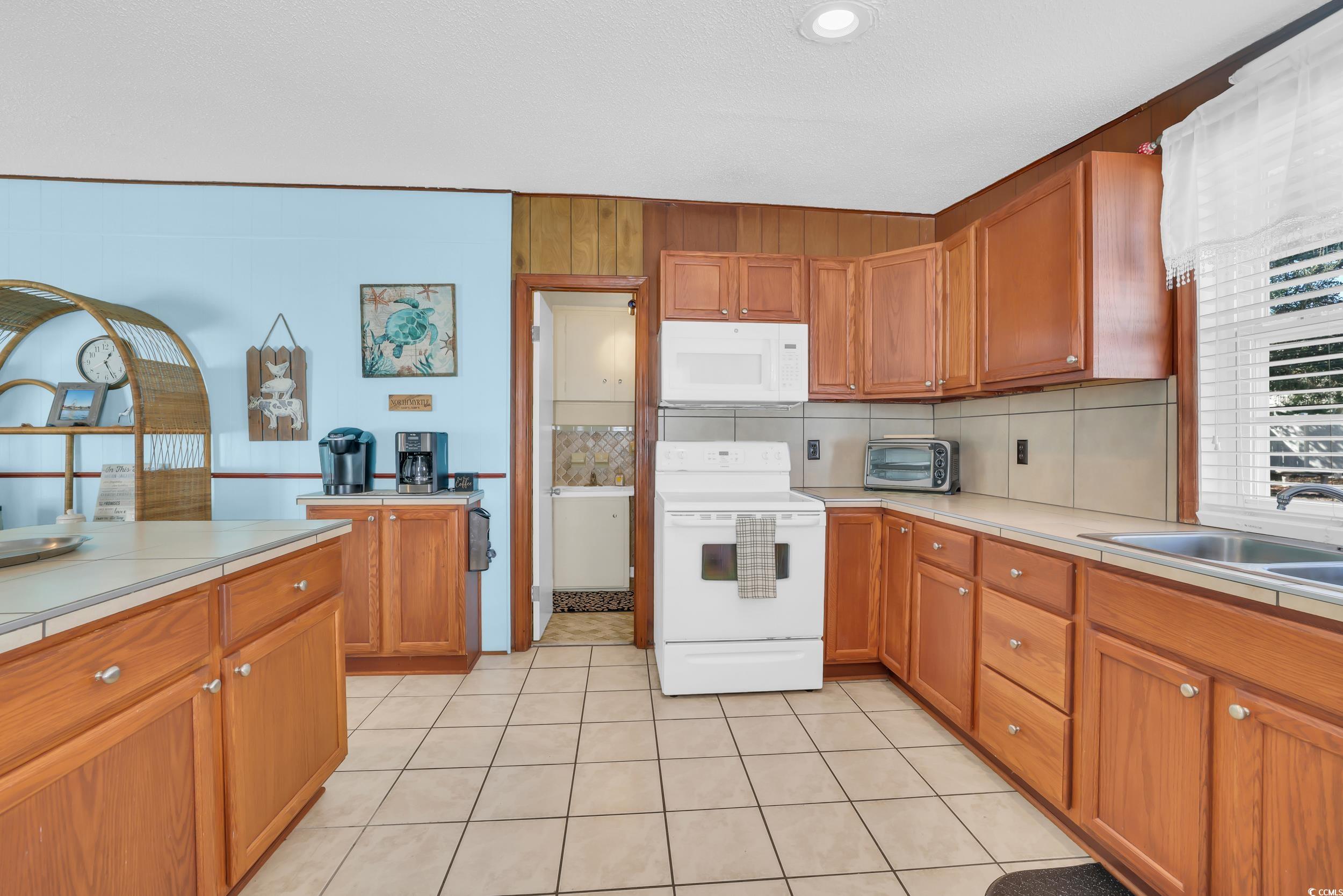 1902 Edge Dr. Property Photo 11