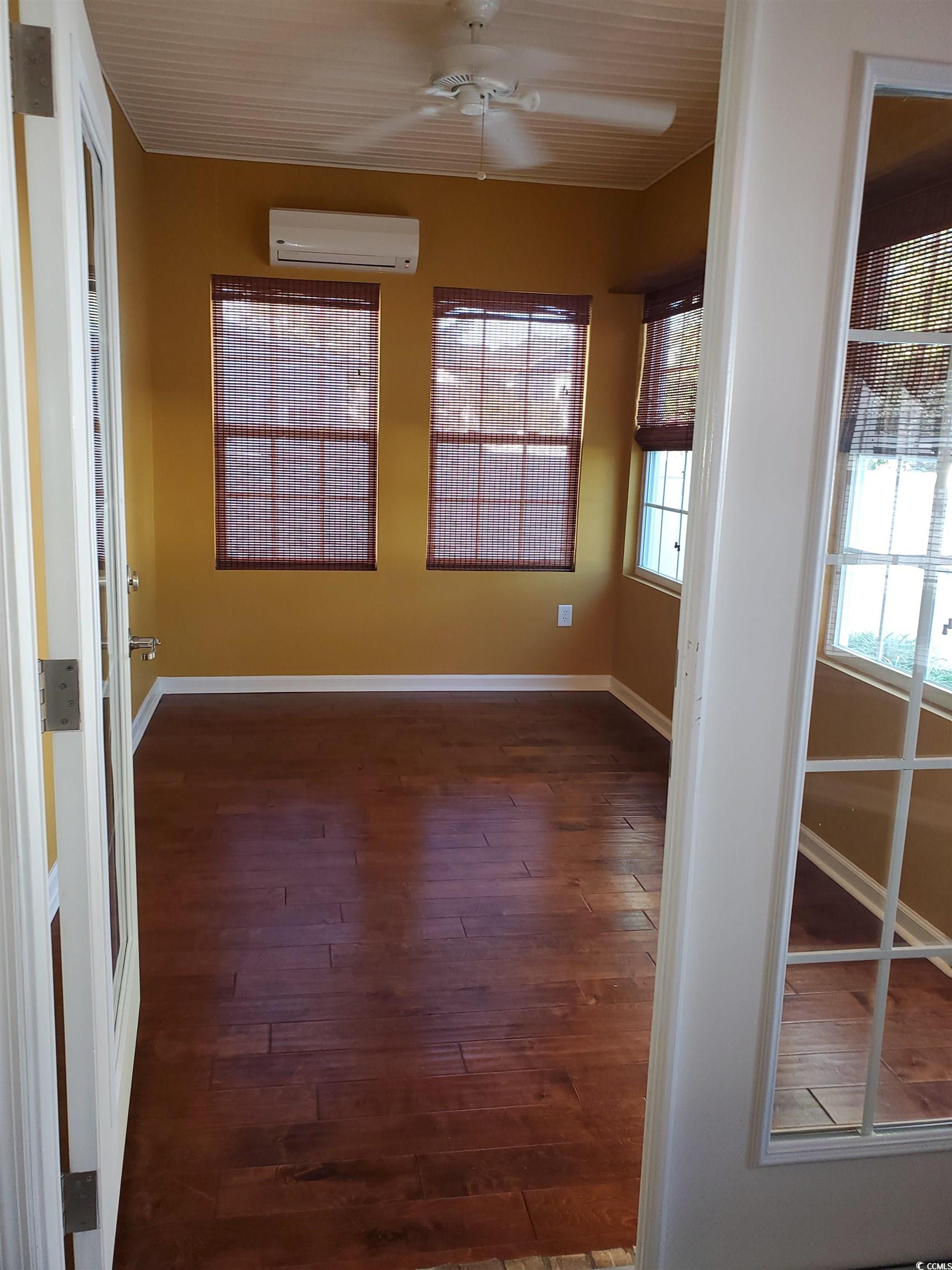 219 Springlake Dr. Property Photo 2