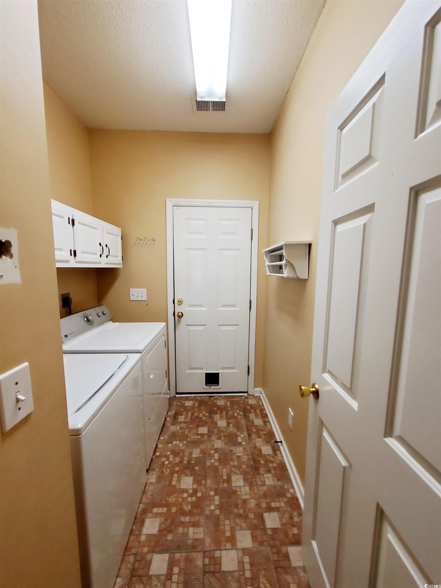 219 Springlake Dr. Property Photo 10