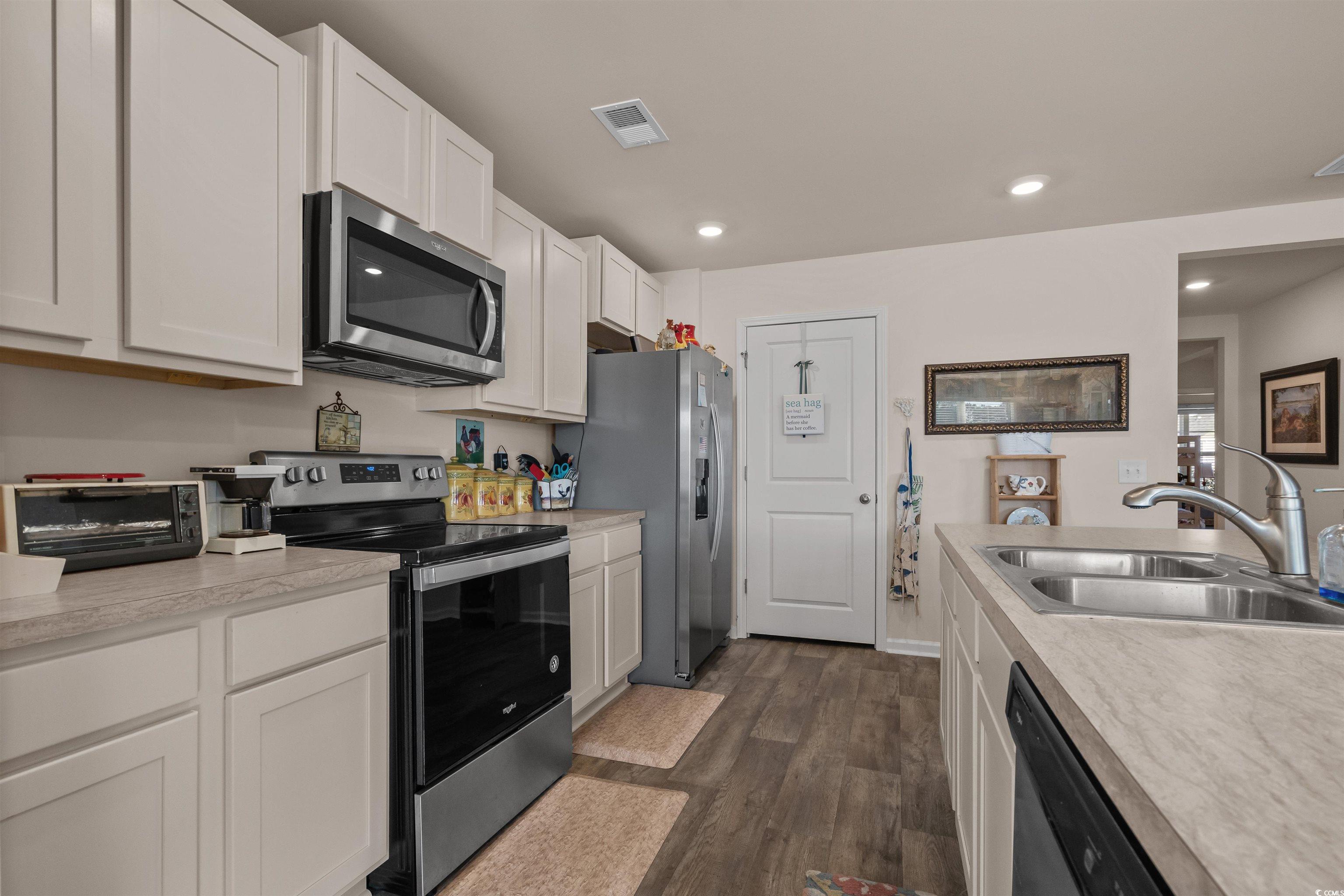 203 Golden Bear Circle Property Photo 12