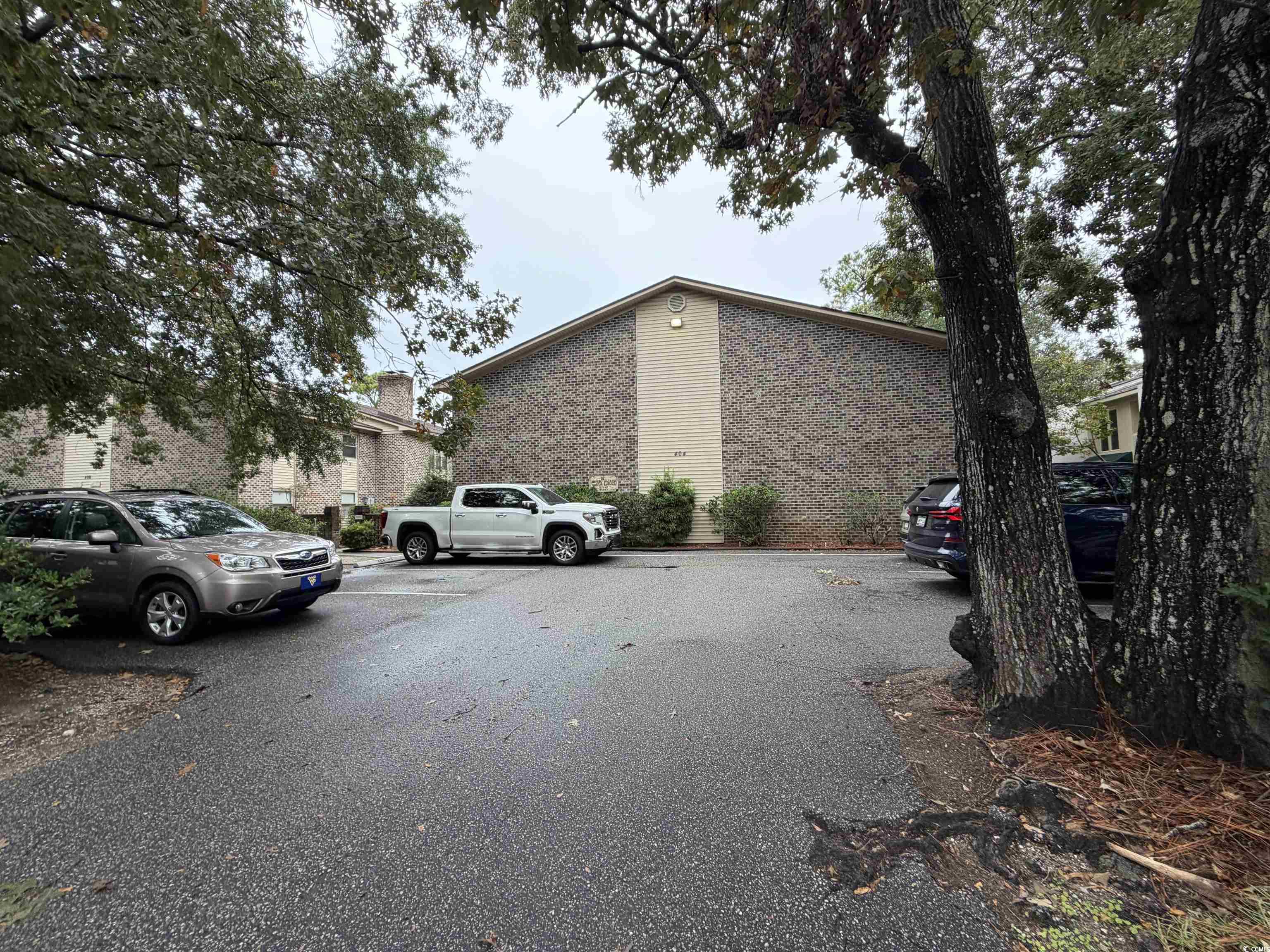 404 75th Ave N Property Photo 1