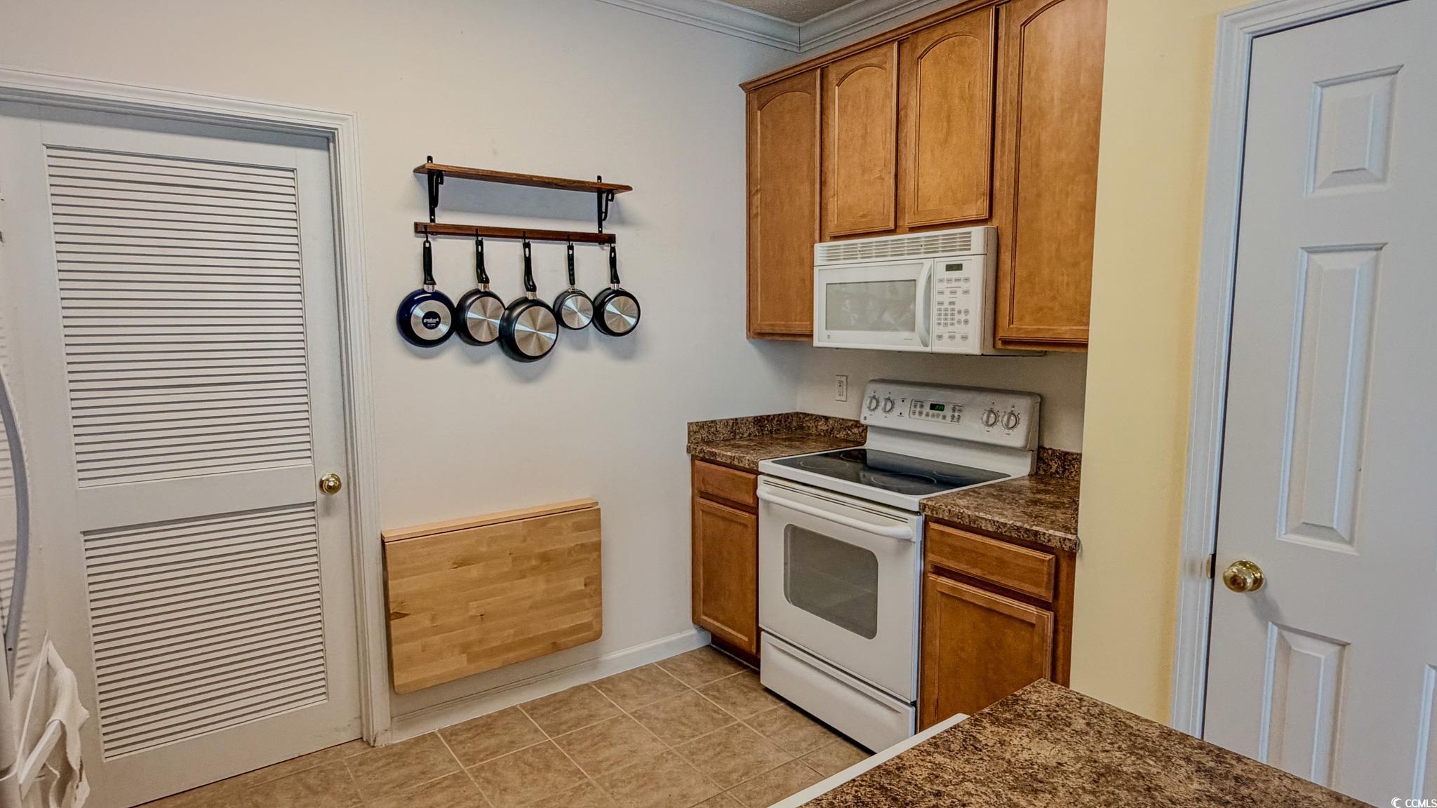 5858 Longwood Dr. Property Photo 10