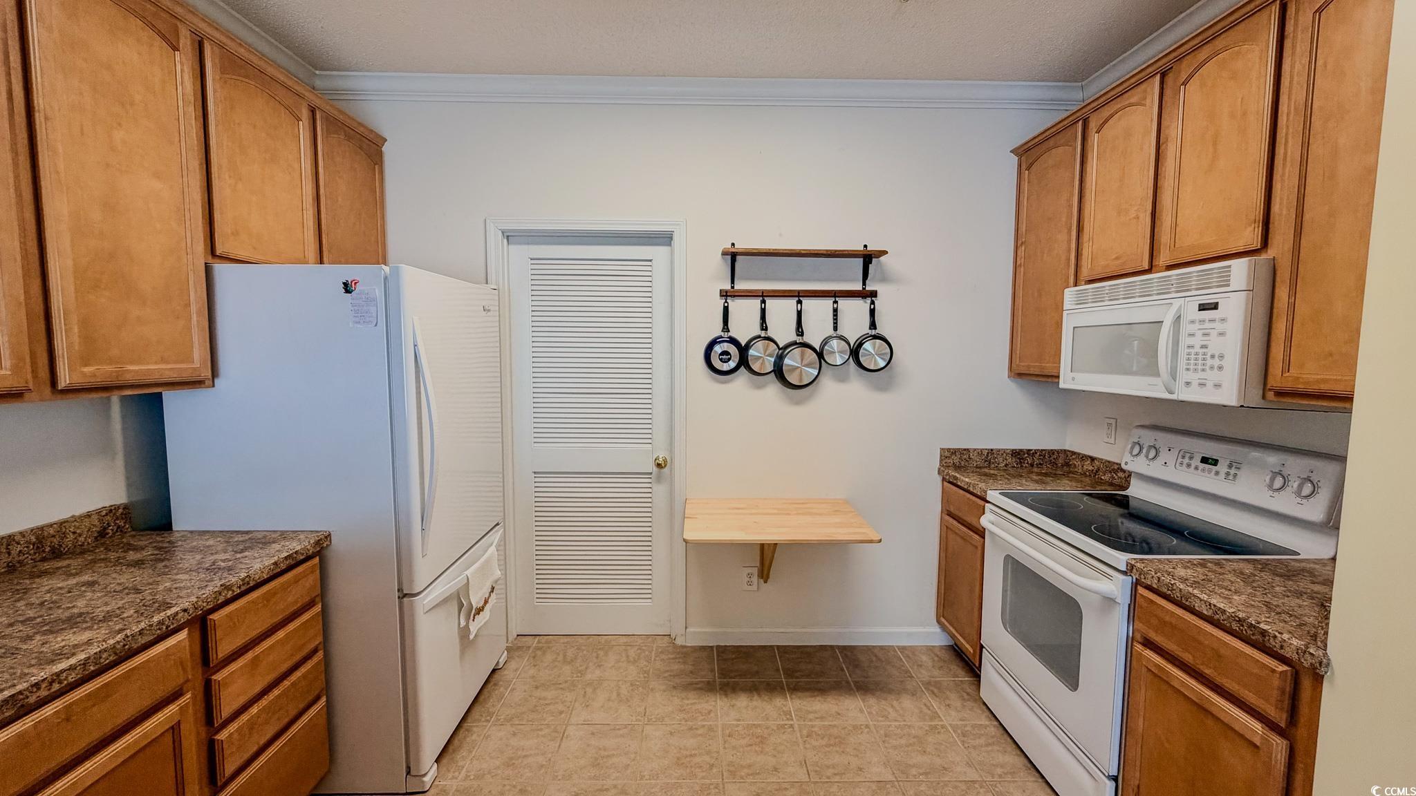 5858 Longwood Dr. Property Photo 11