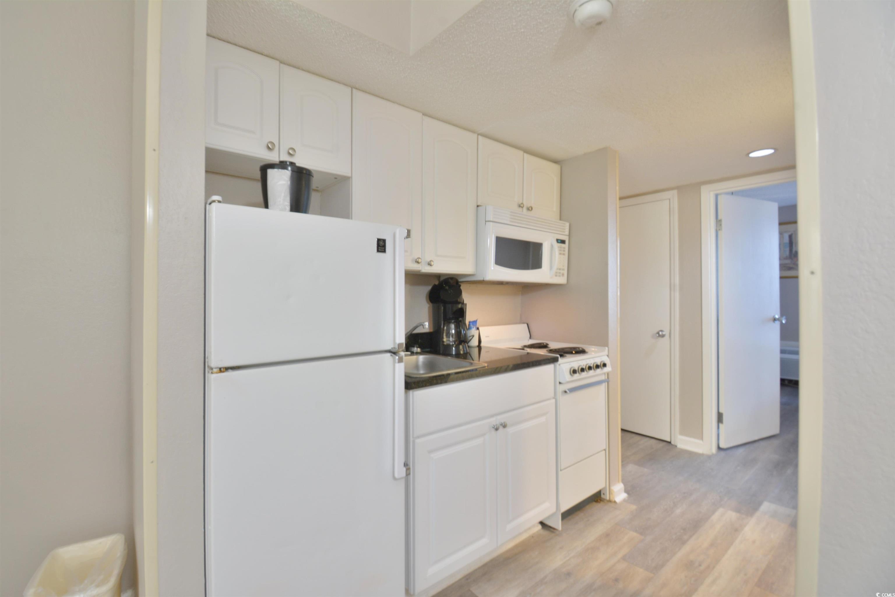 7000 Ocean Blvd. N Property Photo 3