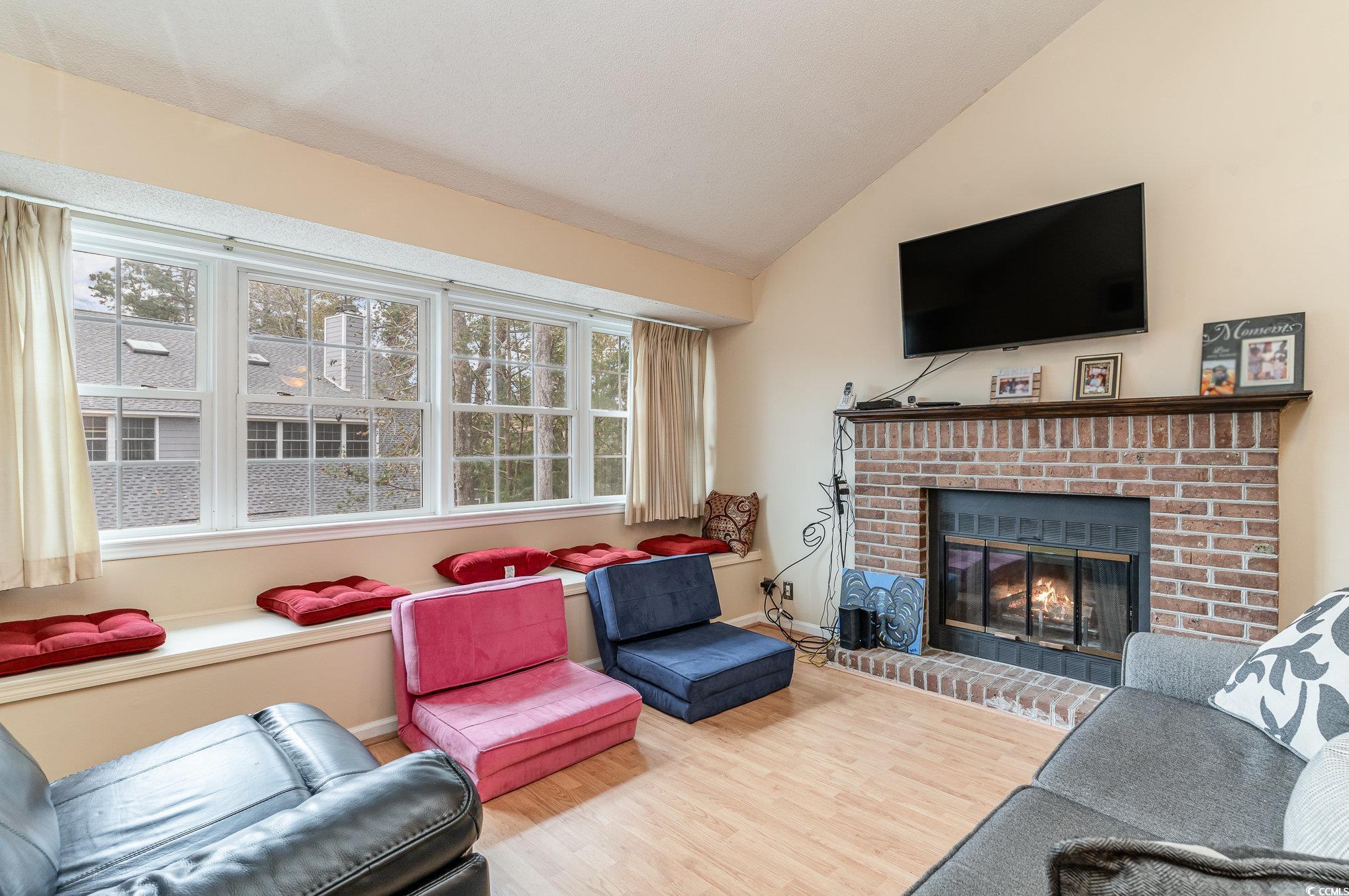 1206 Erin Way Property Photo 4
