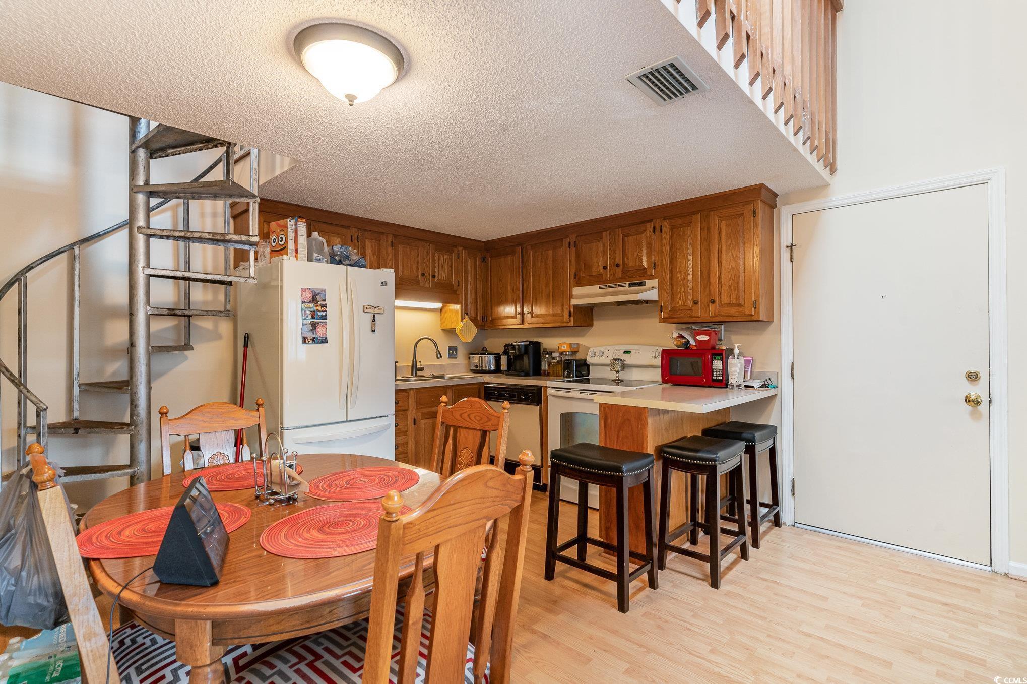 1206 Erin Way Property Photo 7