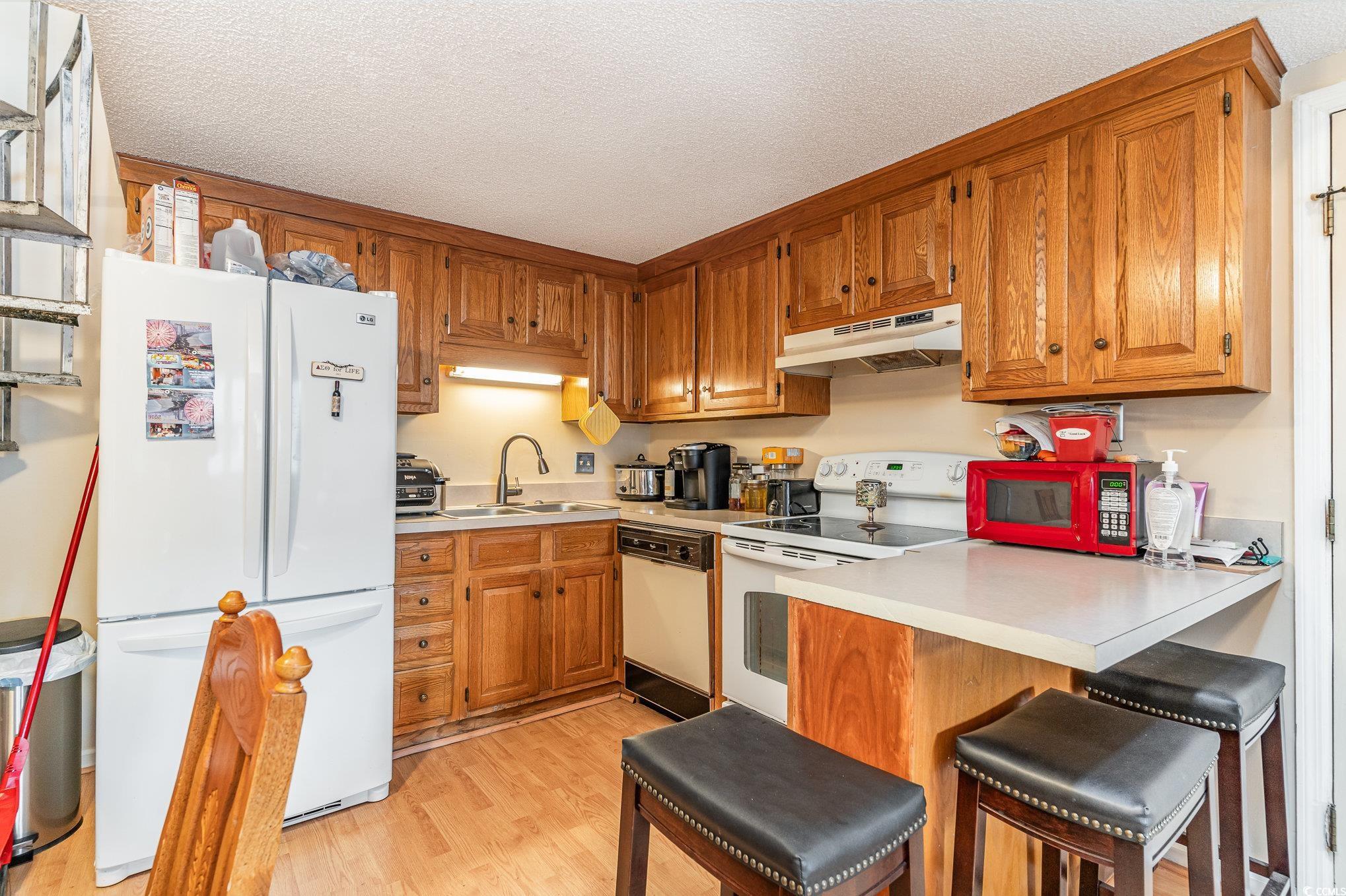 1206 Erin Way Property Photo 8