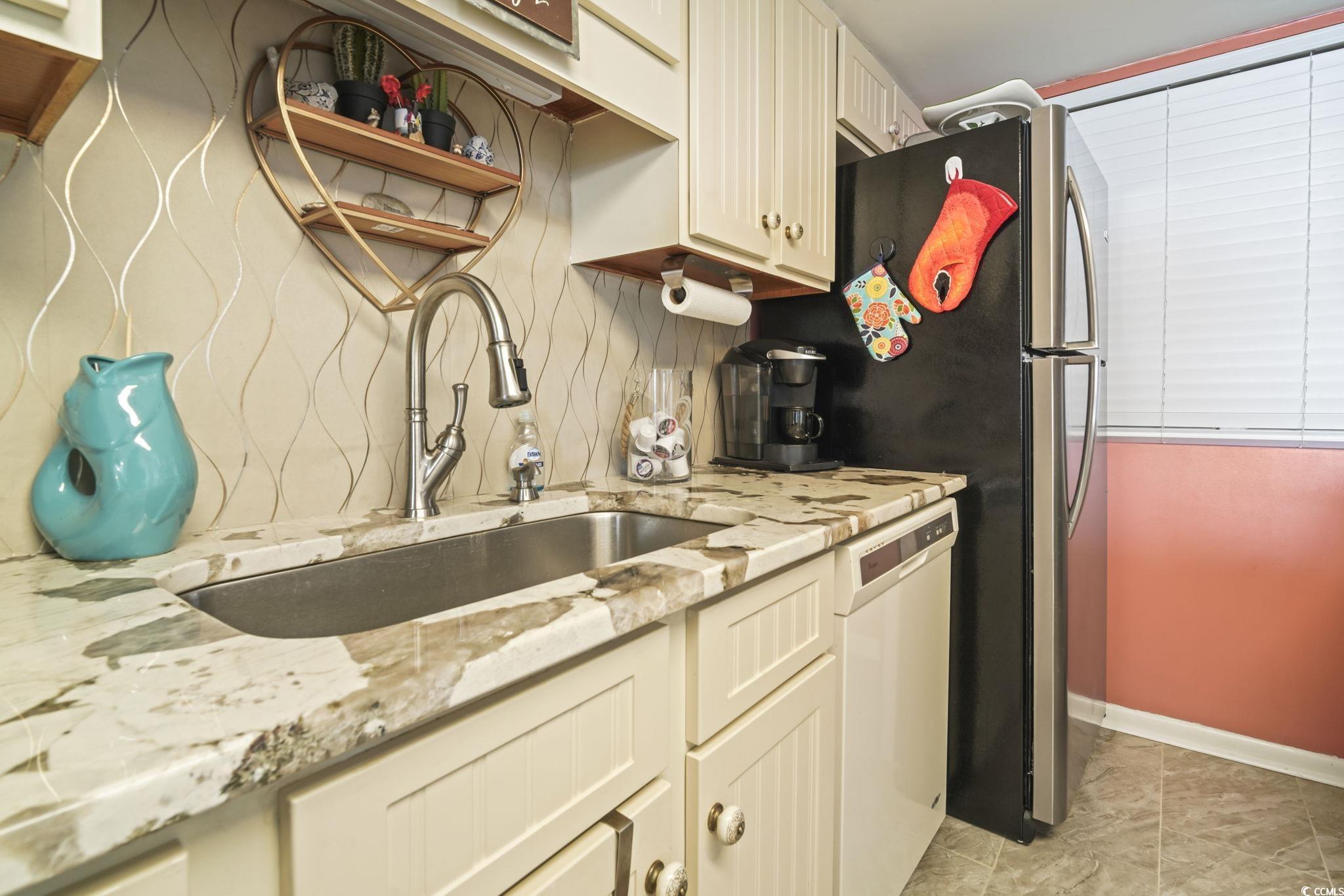 5523 N Ocean Blvd. Property Photo 9
