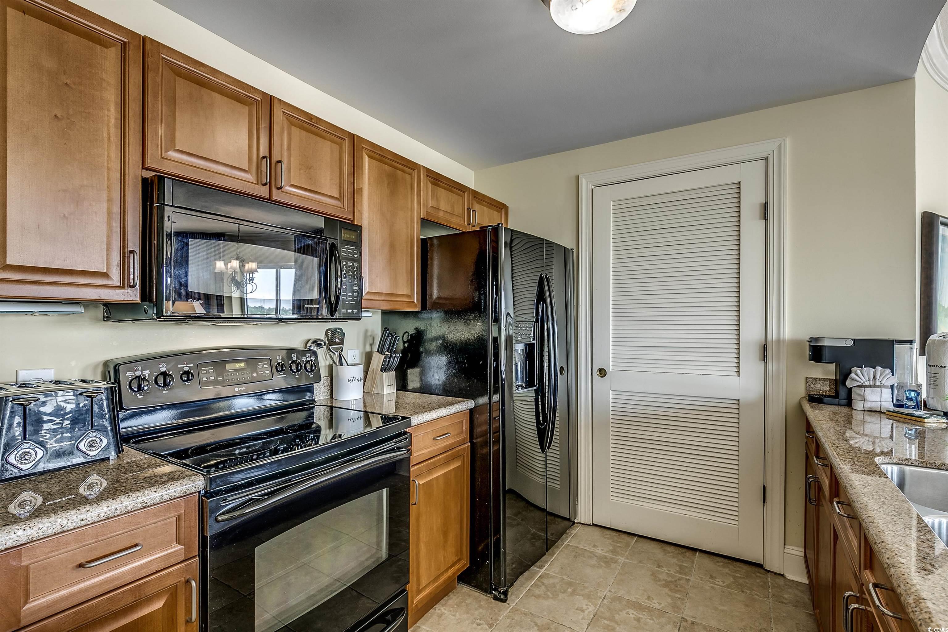 8121 Amalfi Pl. Property Photo 3