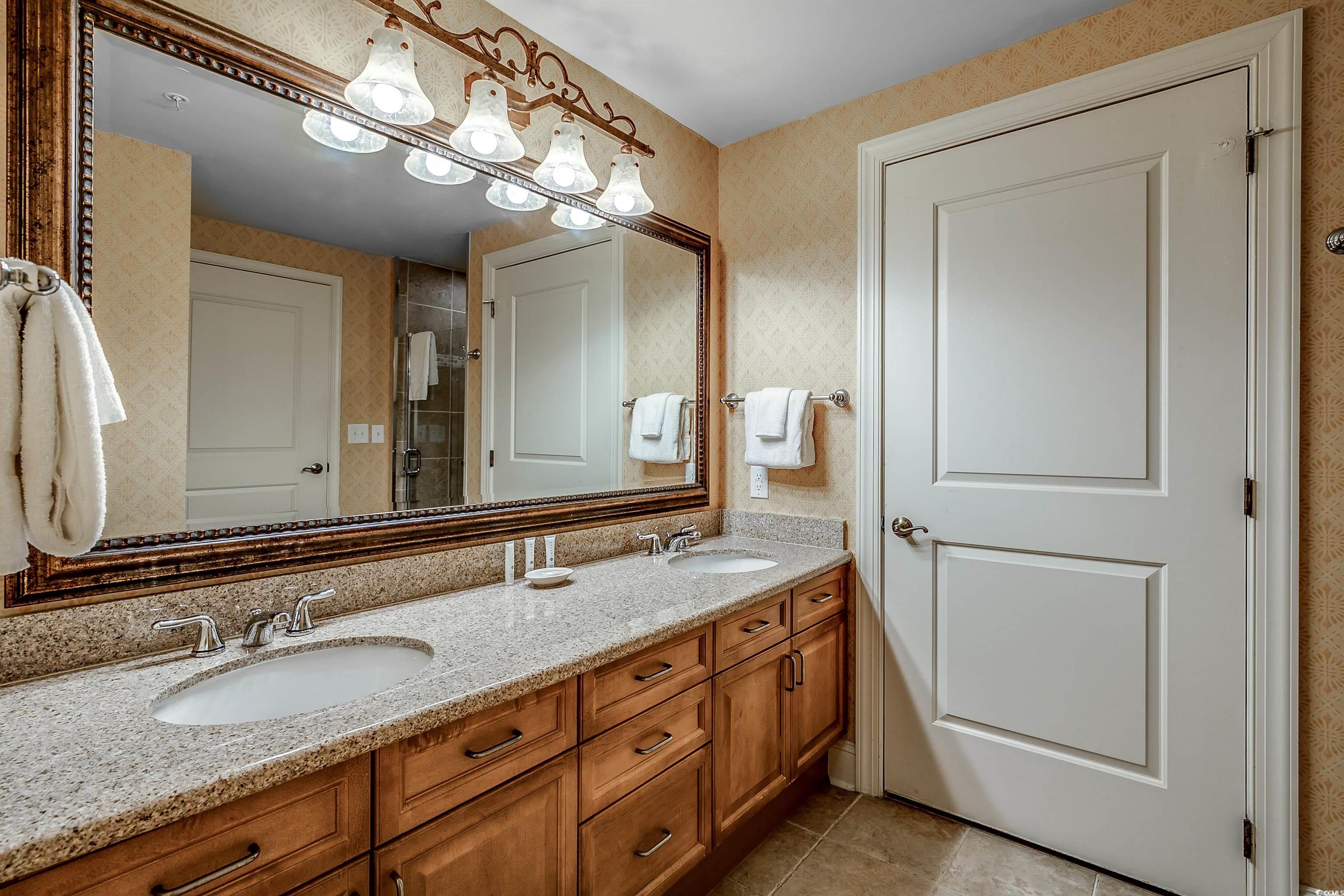 8121 Amalfi Pl. Property Photo 14