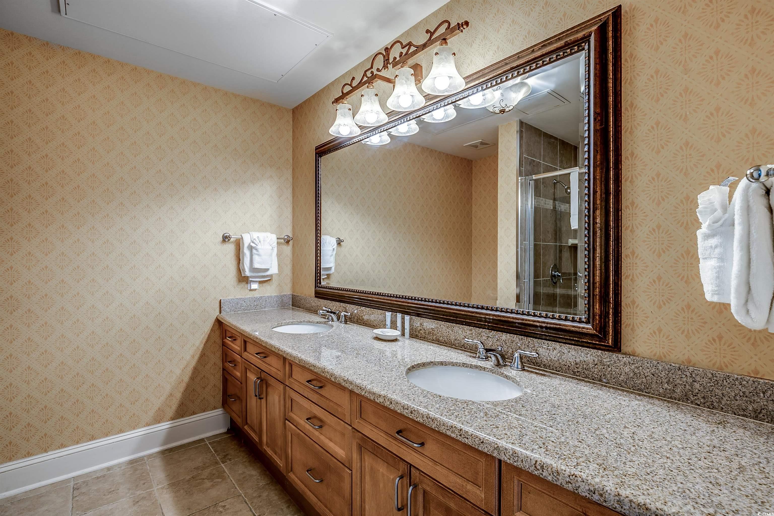 8121 Amalfi Pl. Property Photo 17