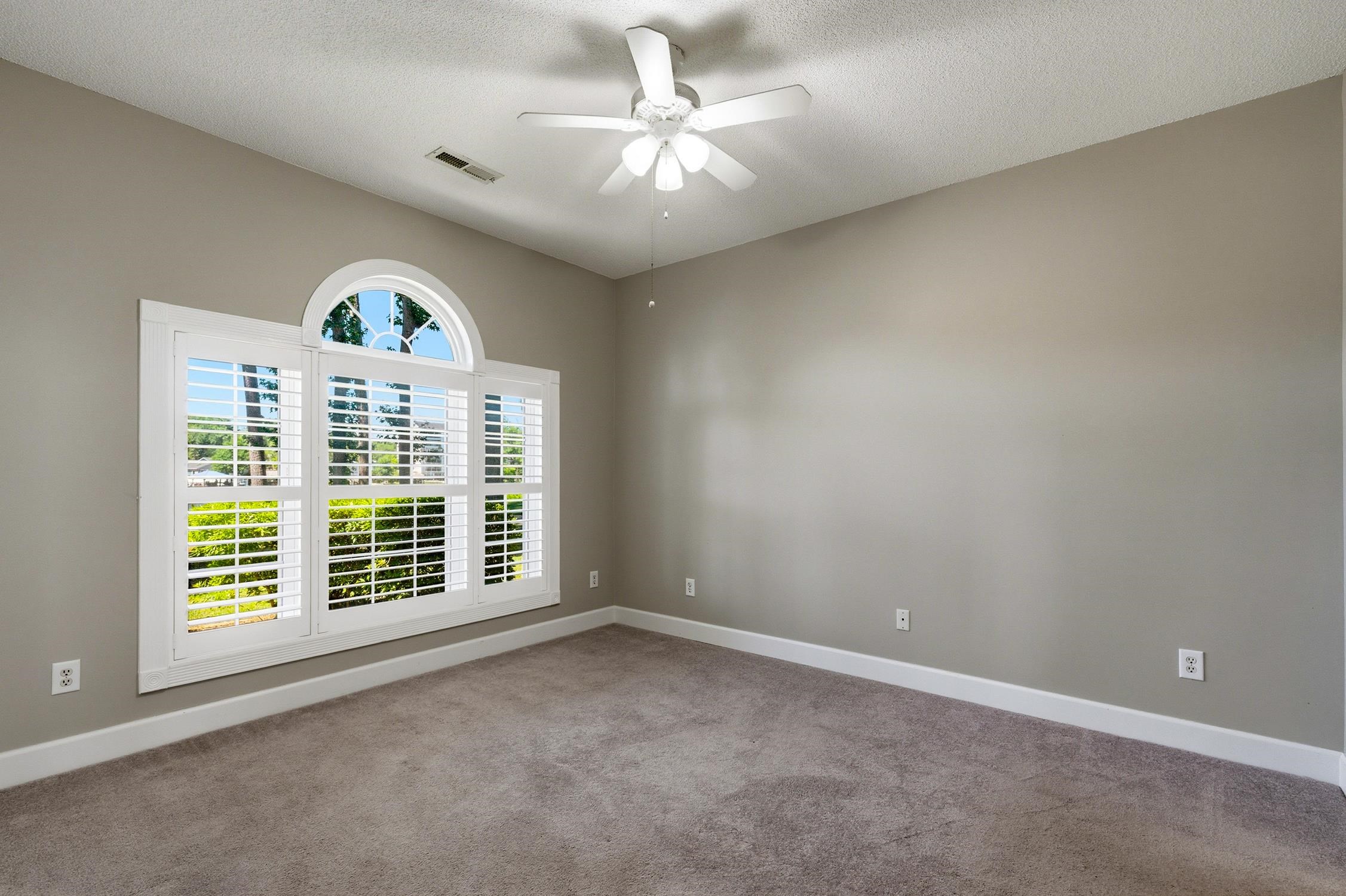 702 Riverwalk Dr. Property Photo 12