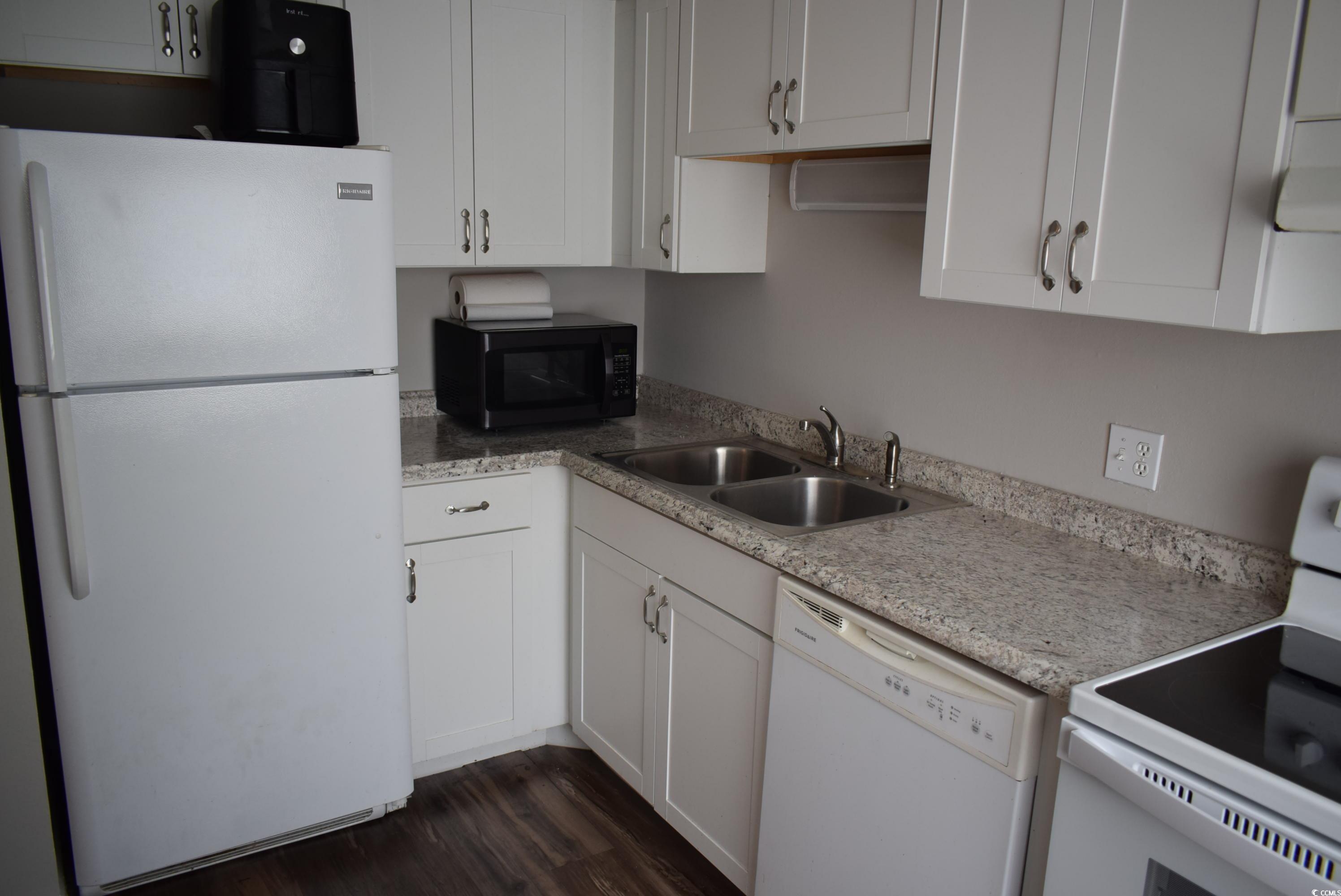 1208 Pinegrove Dr. Property Photo 3