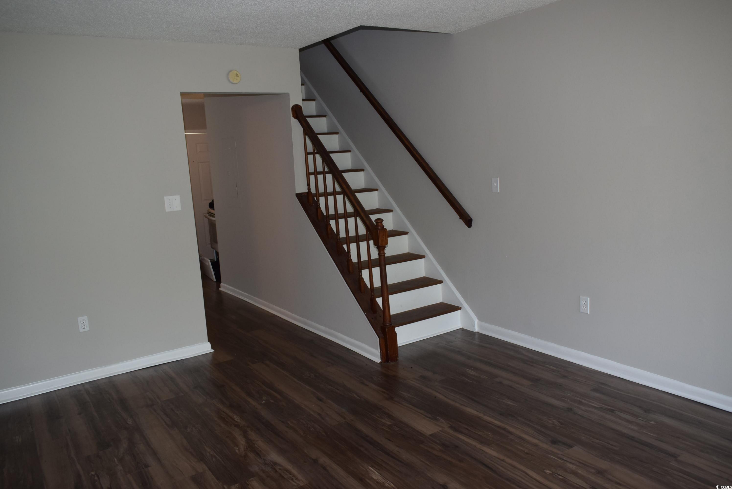 1208 Pinegrove Dr. Property Photo 5