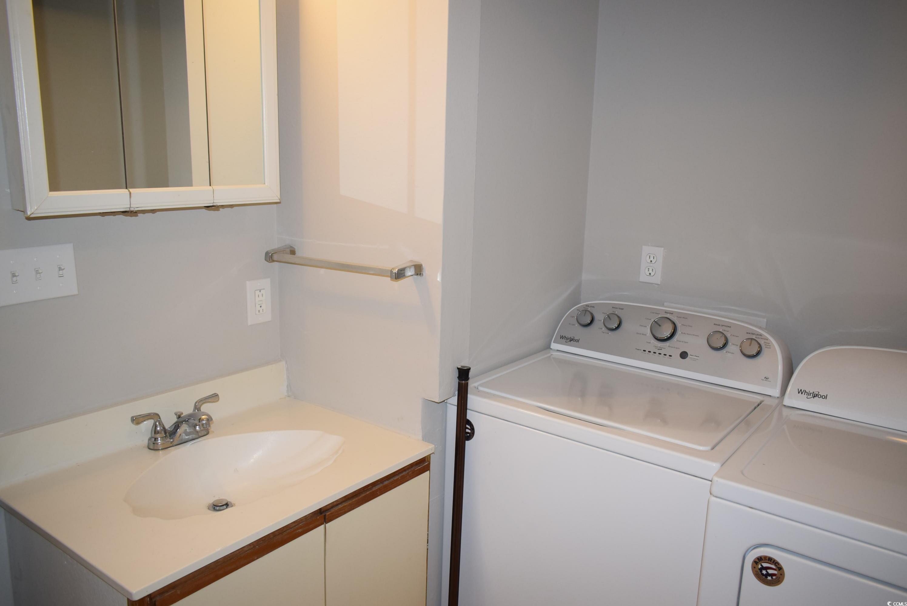 1208 Pinegrove Dr. Property Photo 8
