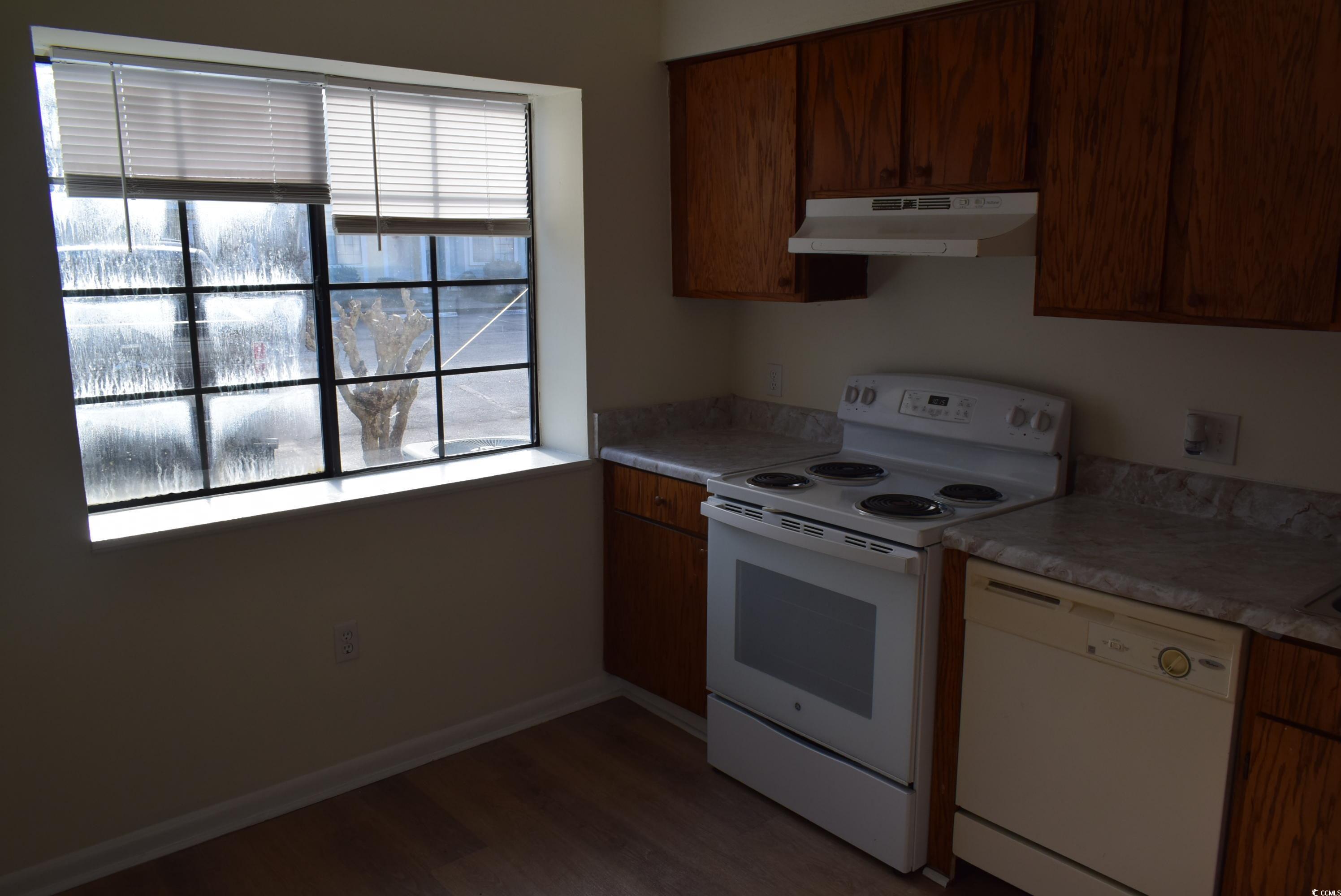 1208 Pinegrove Dr. Property Photo 8
