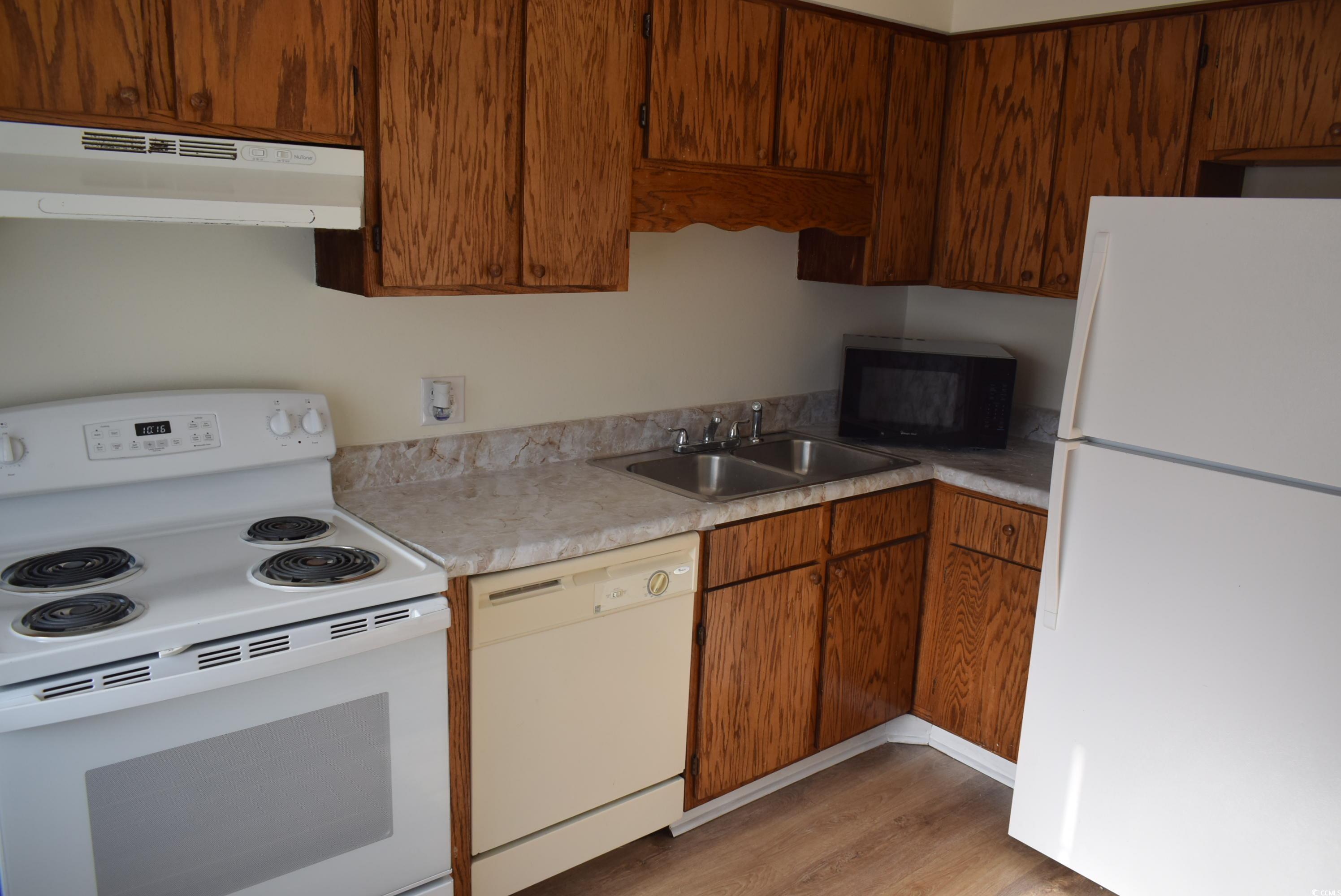 1208 Pinegrove Dr. Property Photo 9