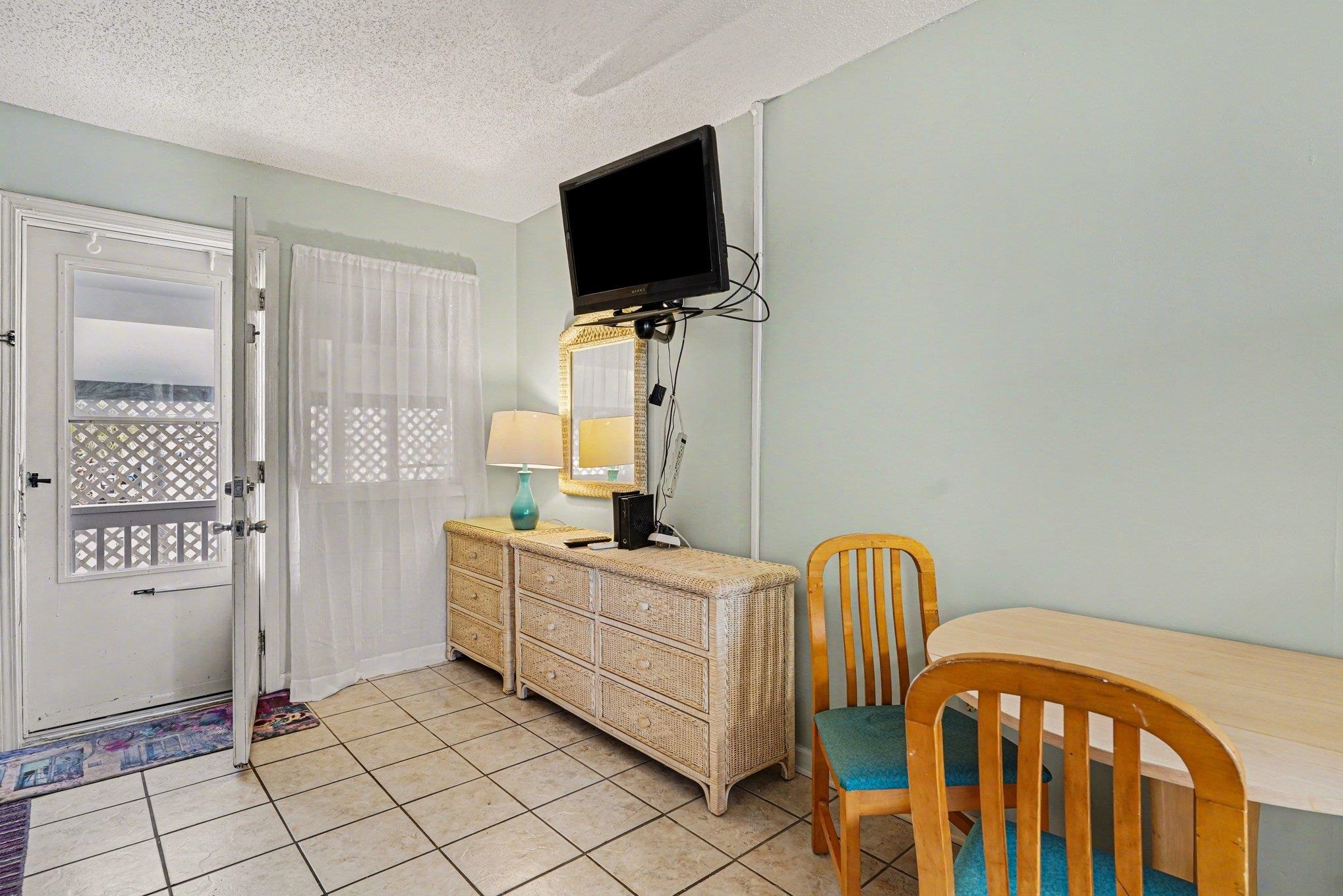 307 Flagg St. Property Photo 6