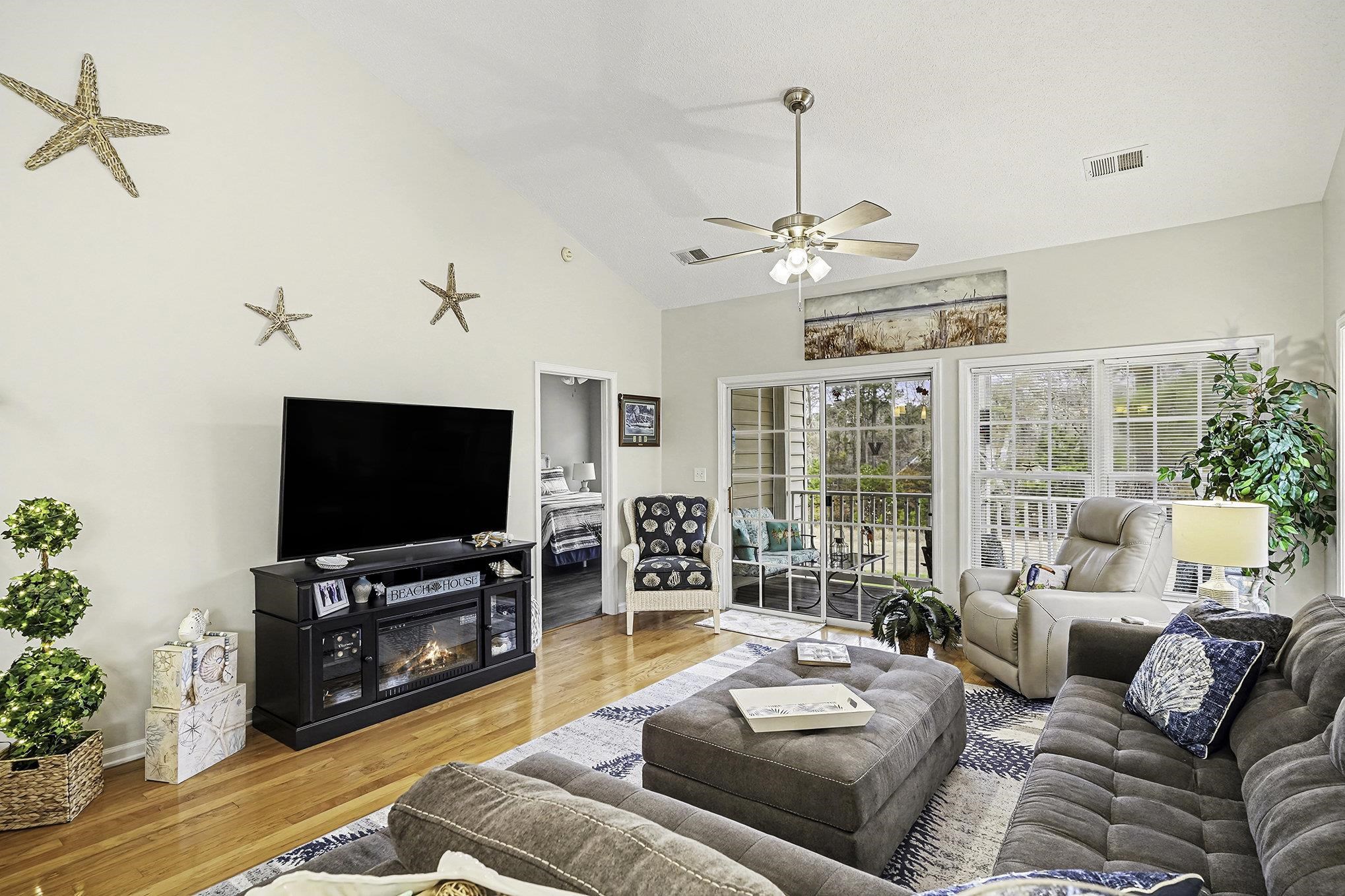 5864 Longwood Dr. Property Photo 4