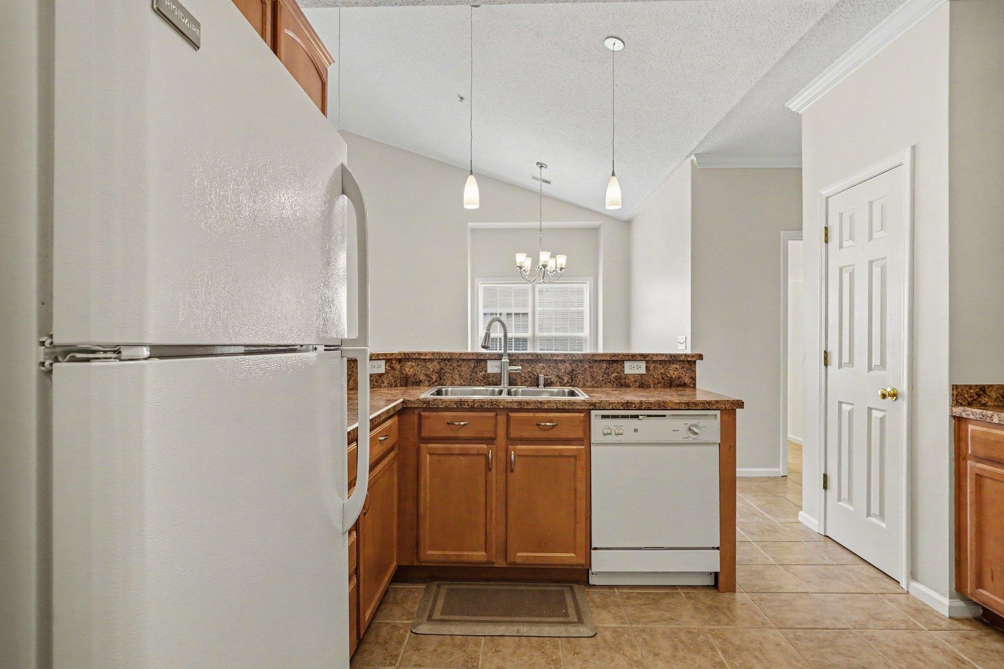 5864 Longwood Dr. Property Photo 10