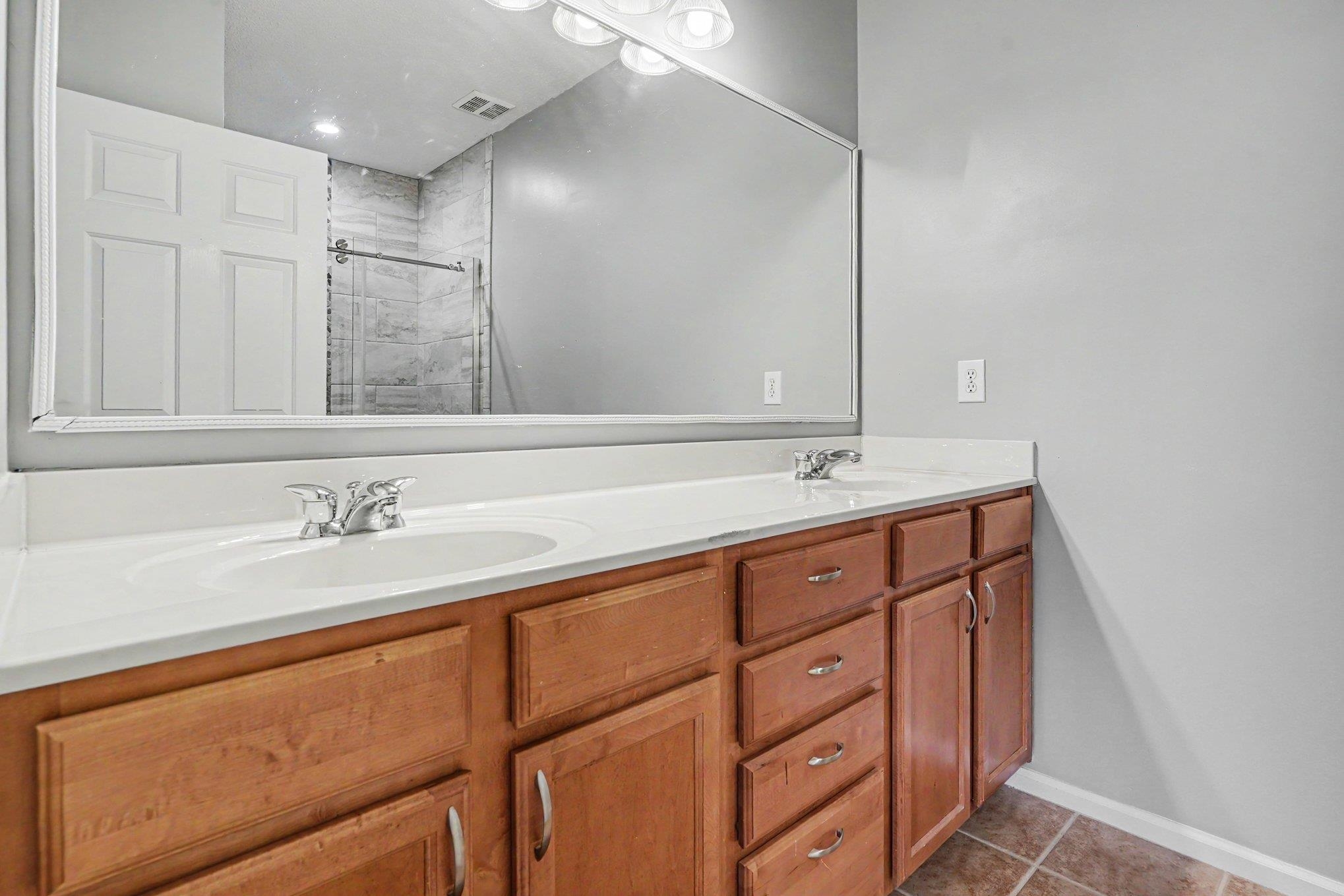 5864 Longwood Dr. Property Photo 29