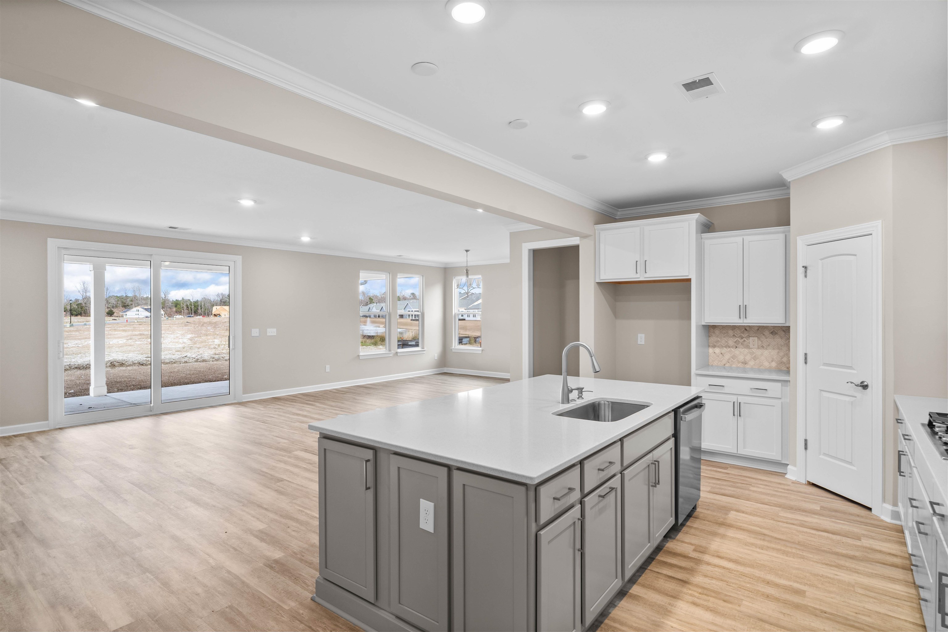 512 Banna Arch Loop Property Photo 6