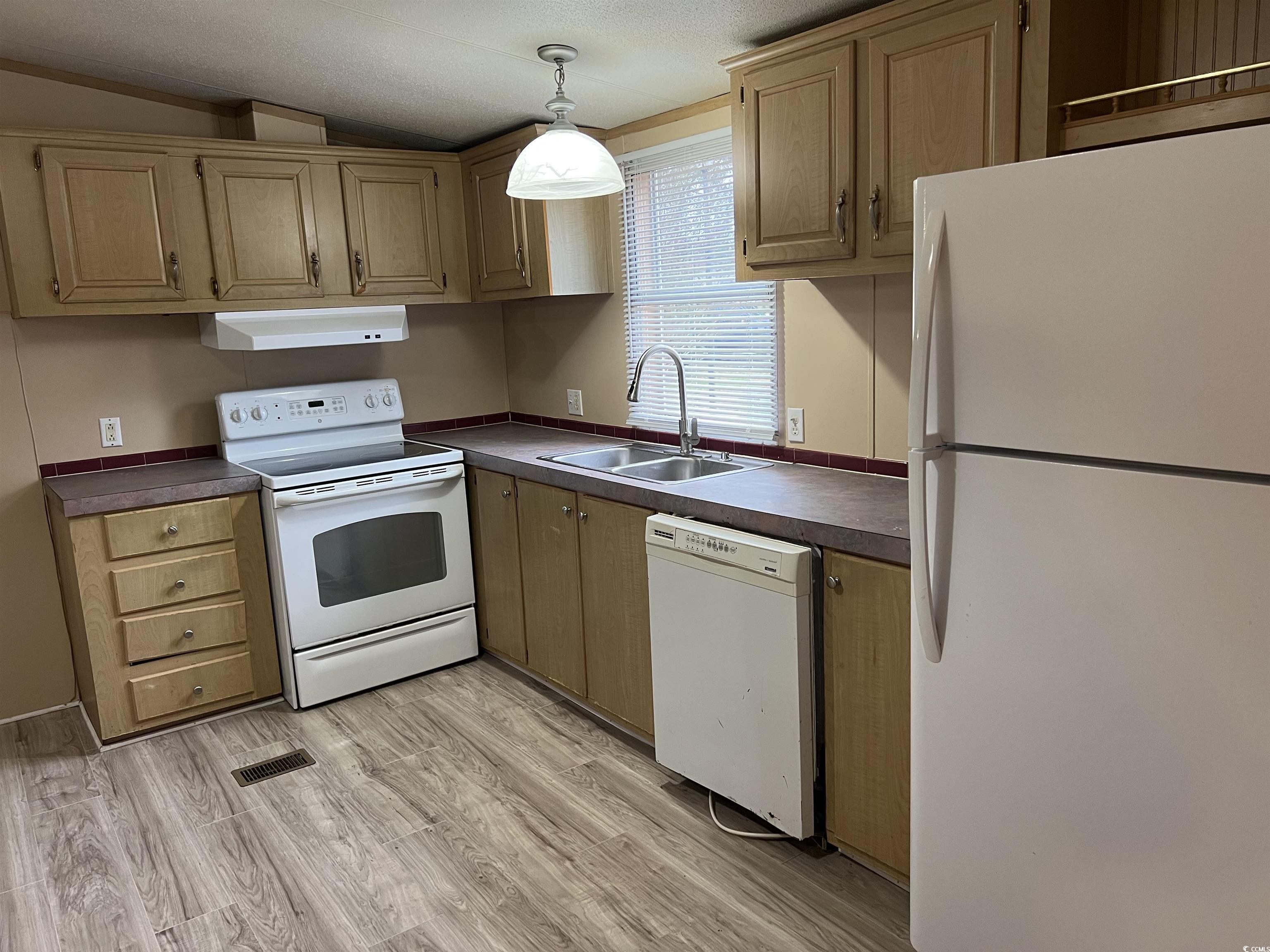 451 Sutton Dr. Property Photo 8