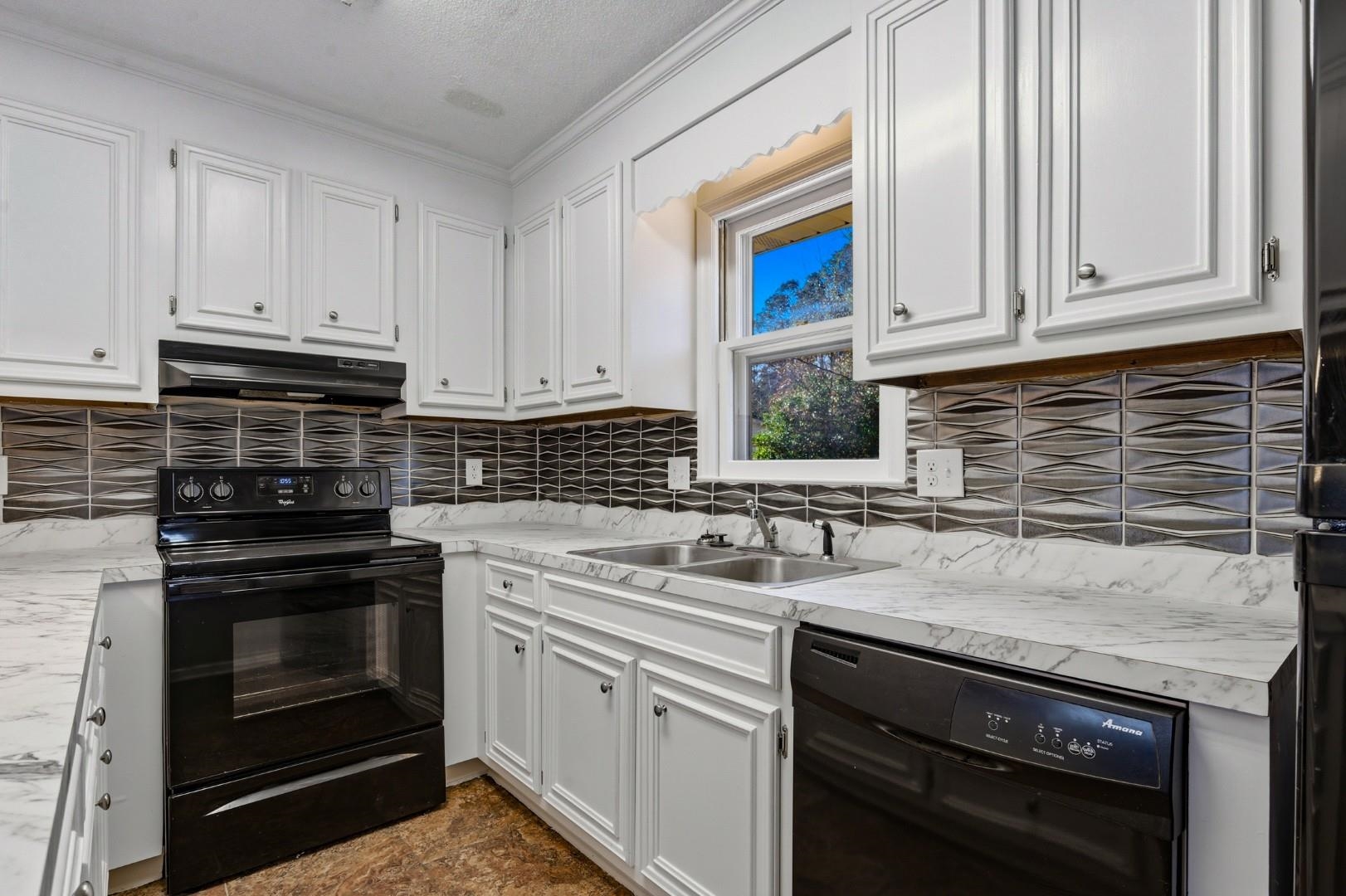 305 Watson St. Property Photo 11