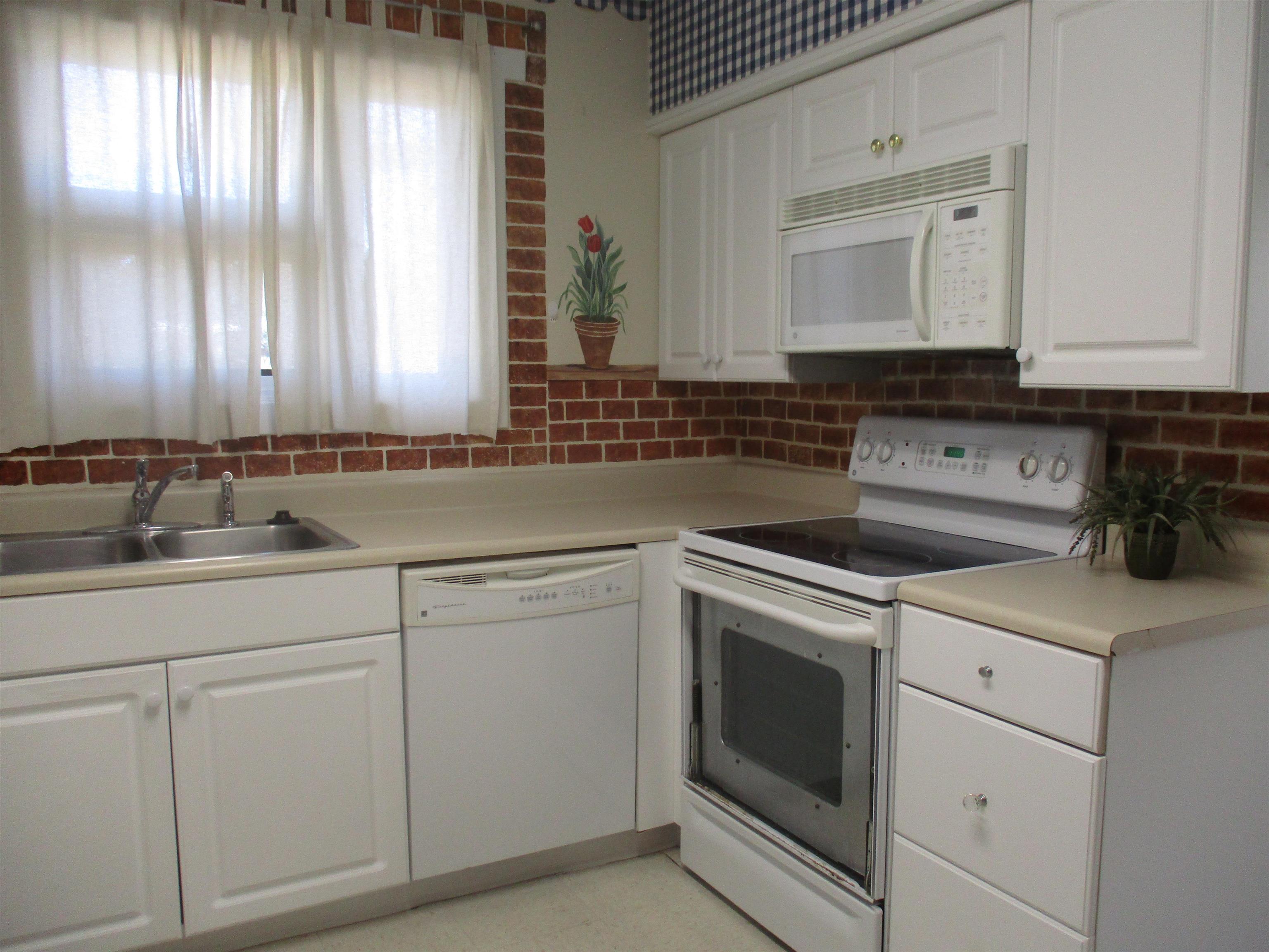 3752 Tea Rose St. Property Photo 4